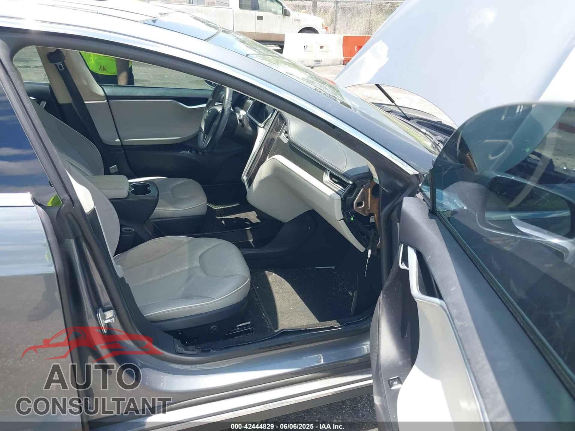 TESLA MODEL S 2013 - 5YJSA1DP9DFP17832