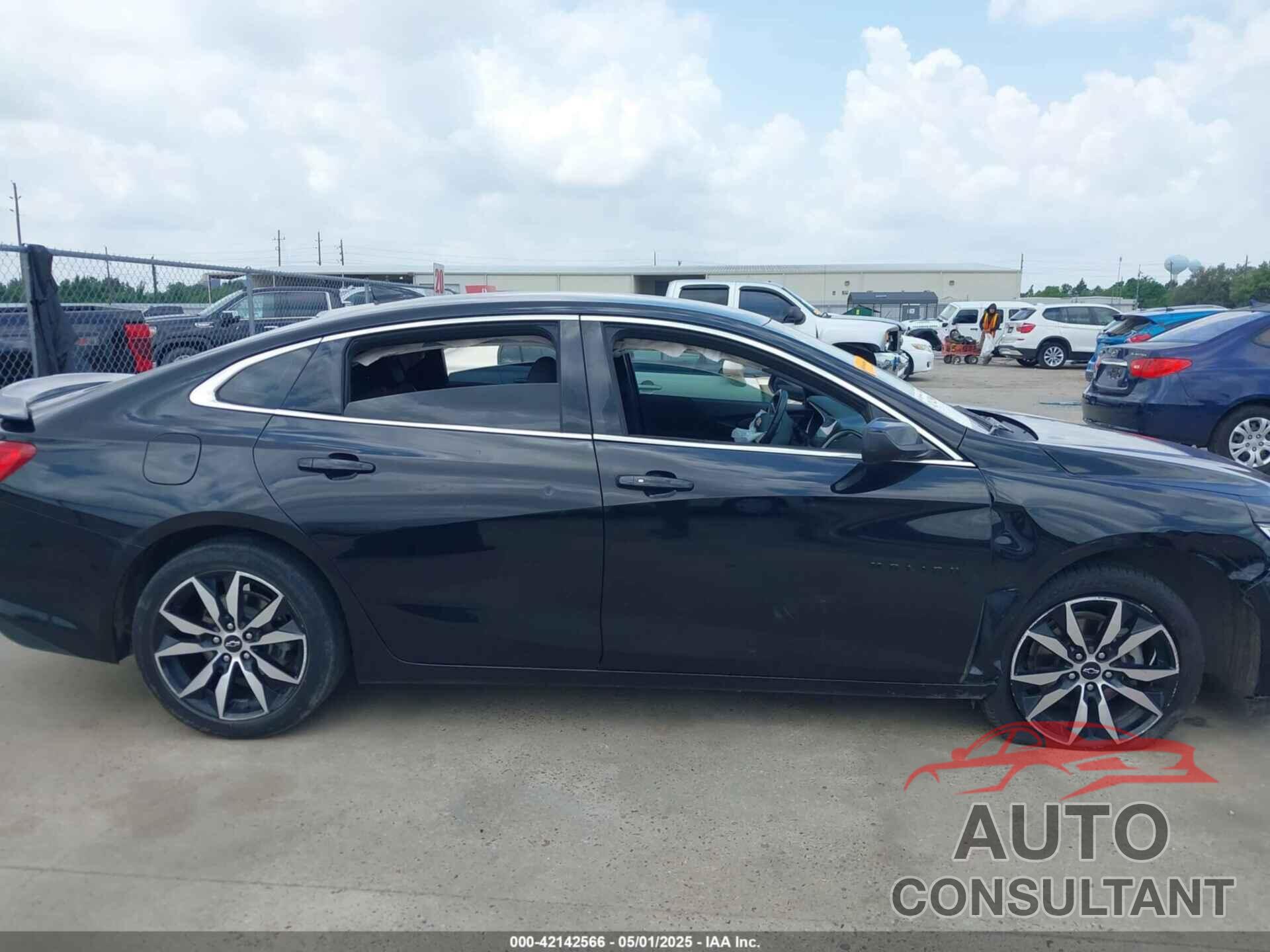 CHEVROLET MALIBU 2020 - 1G1ZG5ST3LF143817