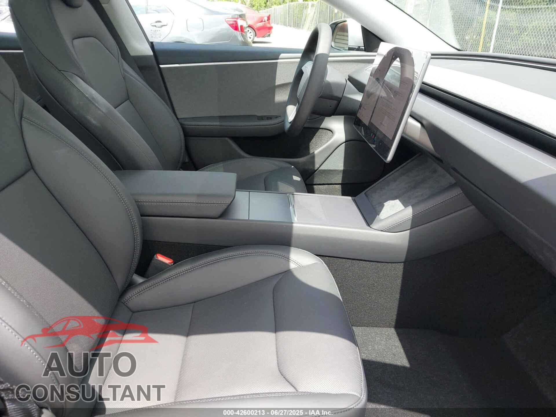 TESLA MODEL 3 2025 - 5YJ3E1EA6SF035121