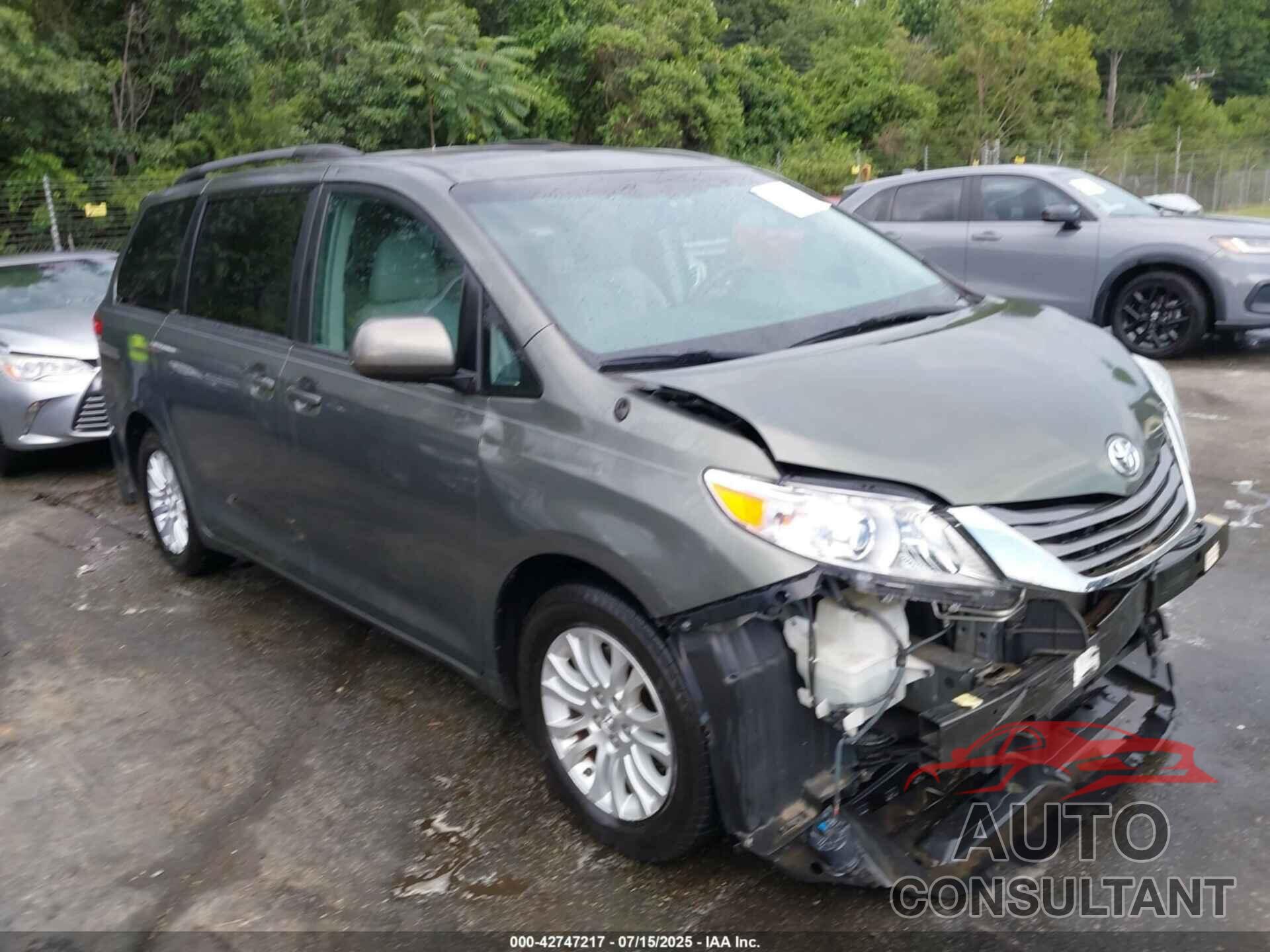 TOYOTA SIENNA 2013 - 5TDYK3DC5DS329850