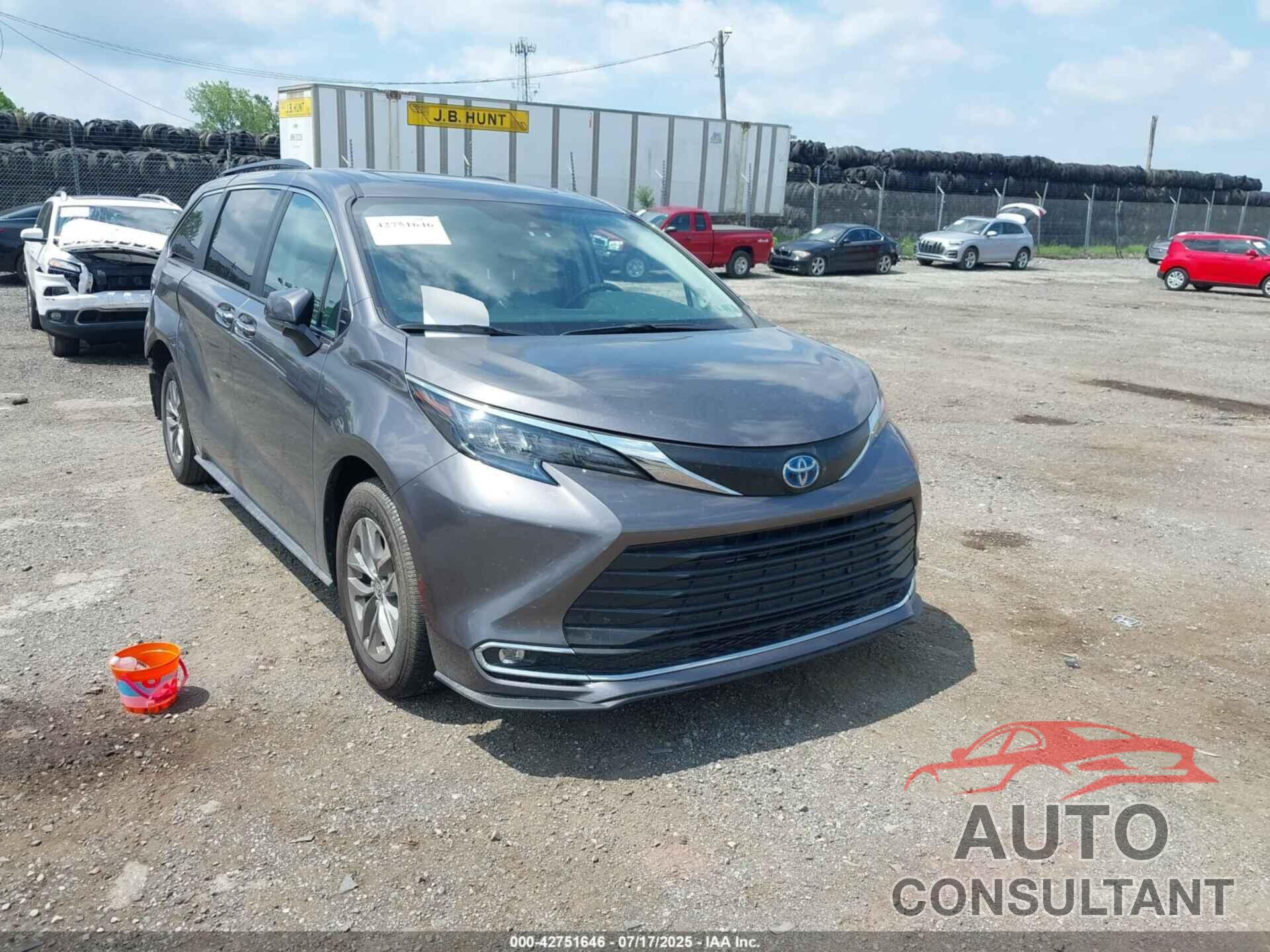 TOYOTA SIENNA 2024 - 5TDJRKEC6RS204711