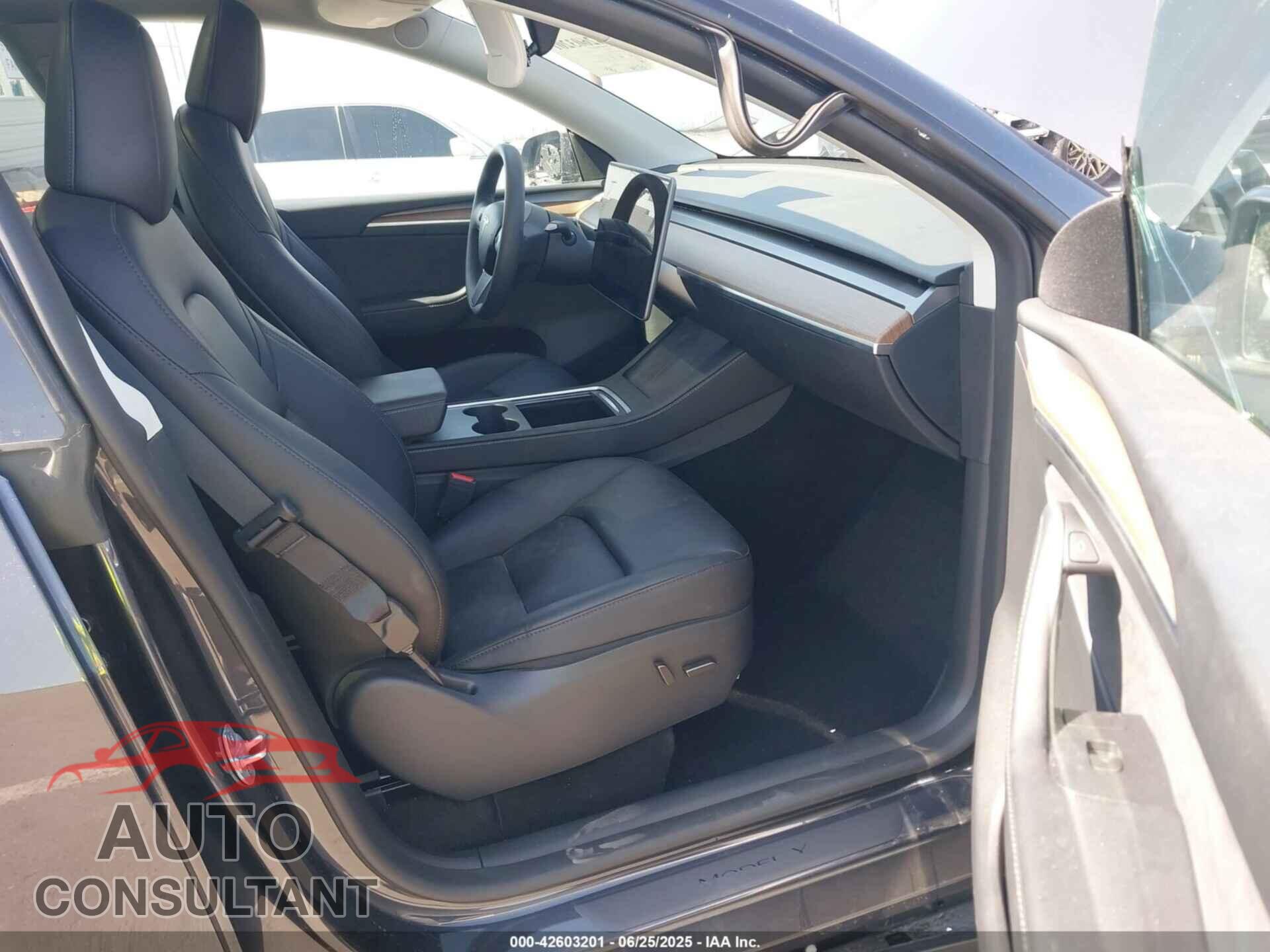 TESLA MODEL Y 2024 - 7SAYGDED2RF097320
