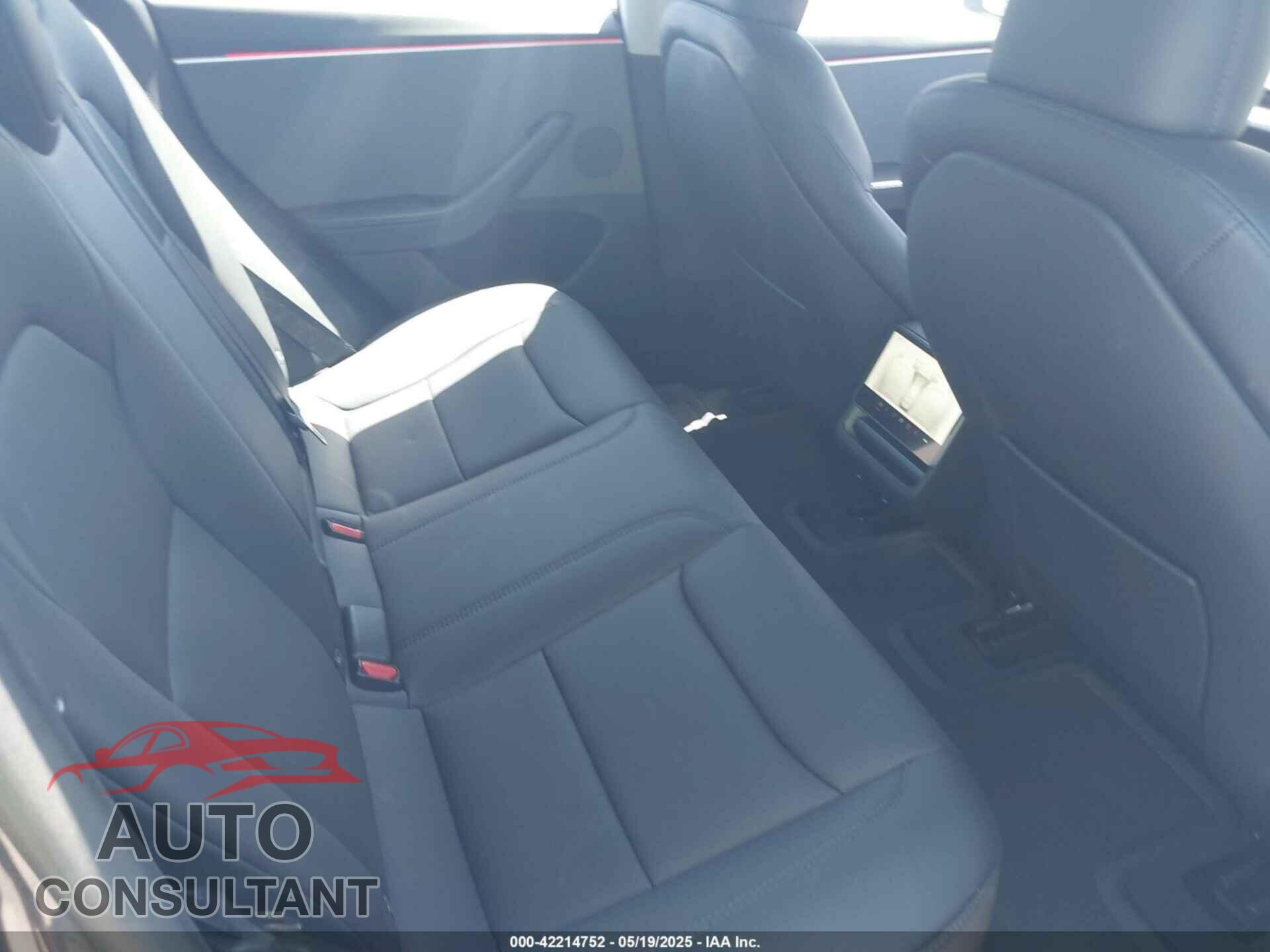TESLA MODEL 3 2024 - 5YJ3E1EA3RF784002