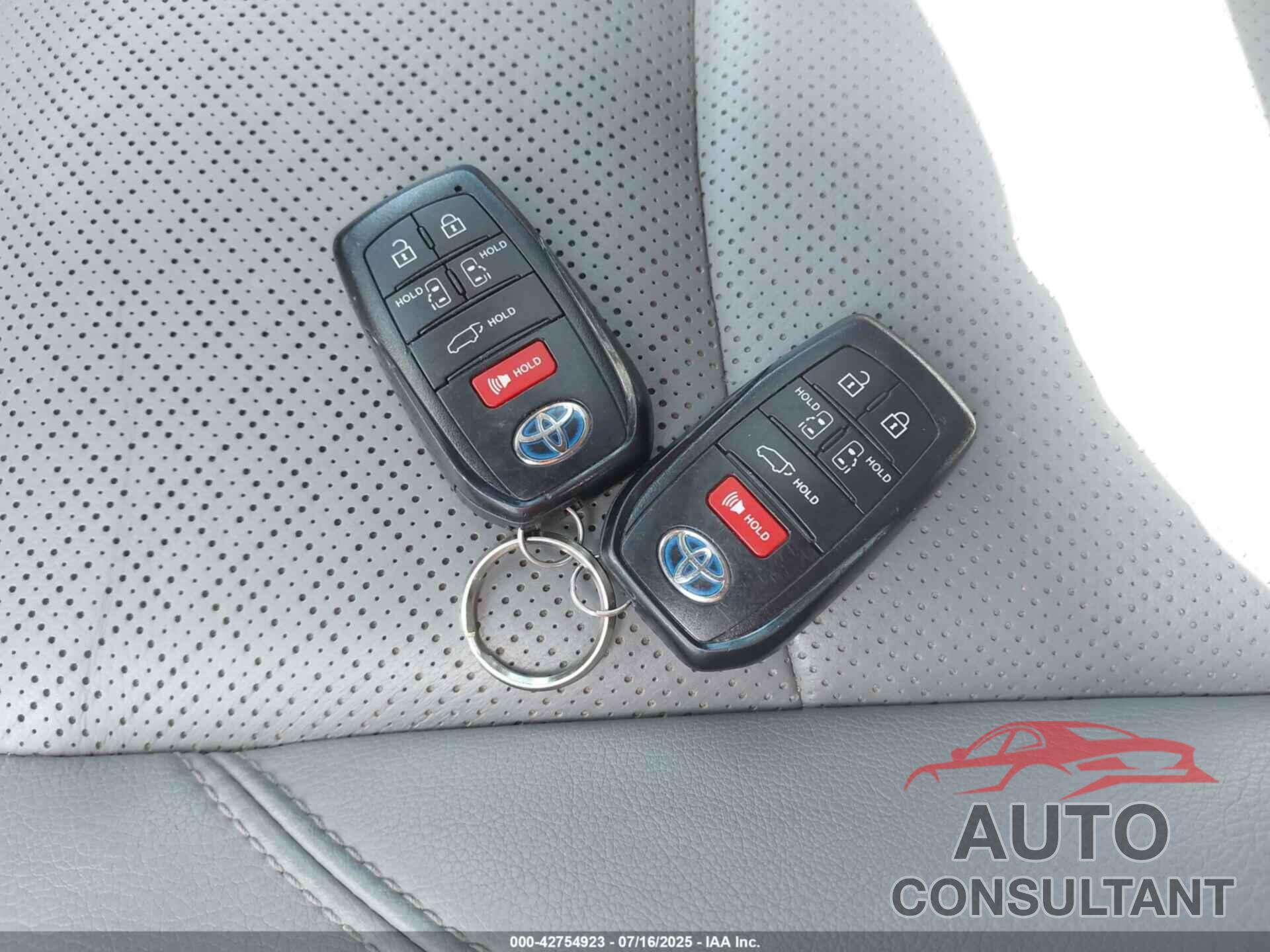 TOYOTA SIENNA 2022 - 5TDZRKEC4NS134753