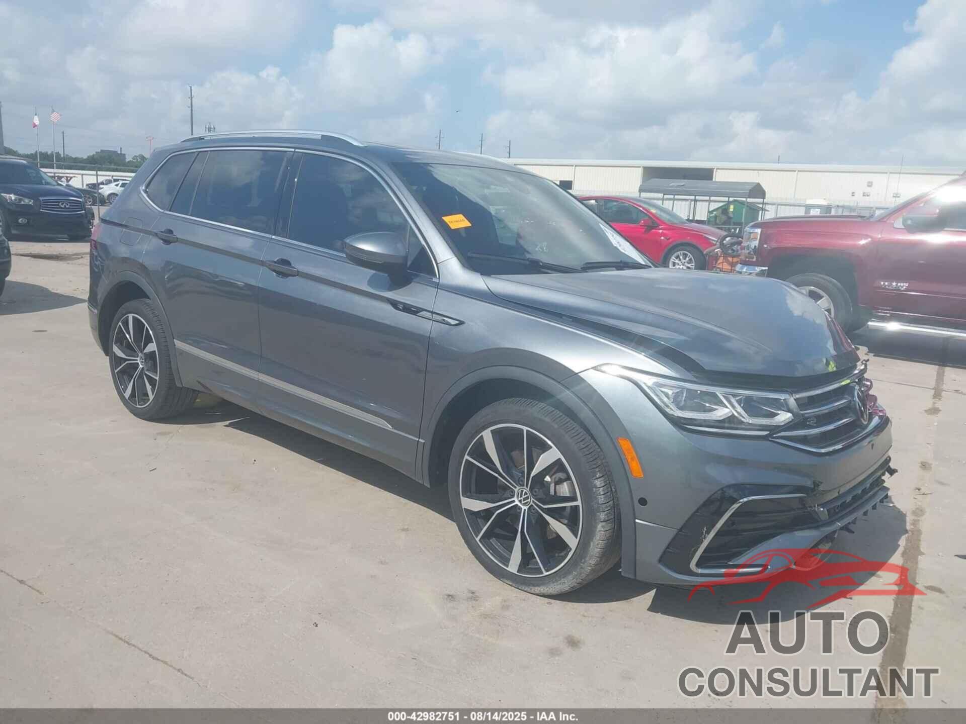 VOLKSWAGEN TIGUAN 2022 - 3VV4B7AX1NM101876