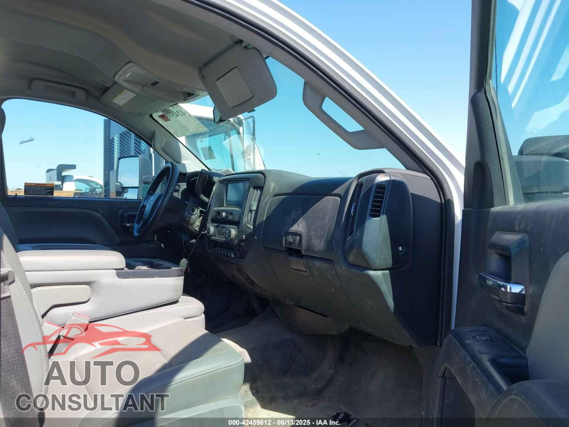 CHEVROLET SILVERADO MD 2023 - 1HTKJPVM0PH333565