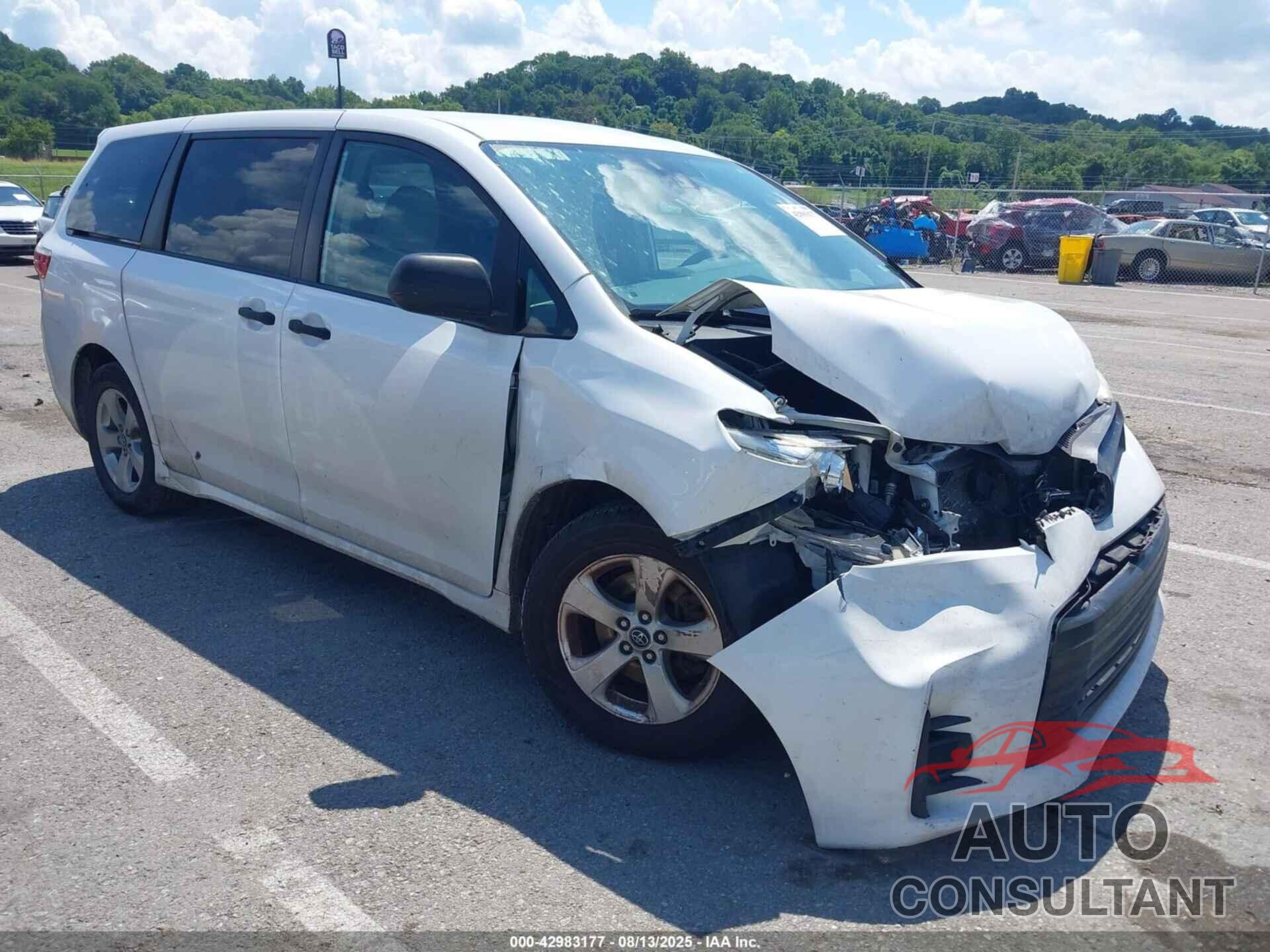 TOYOTA SIENNA 2019 - 5TDZZ3DC5KS007559