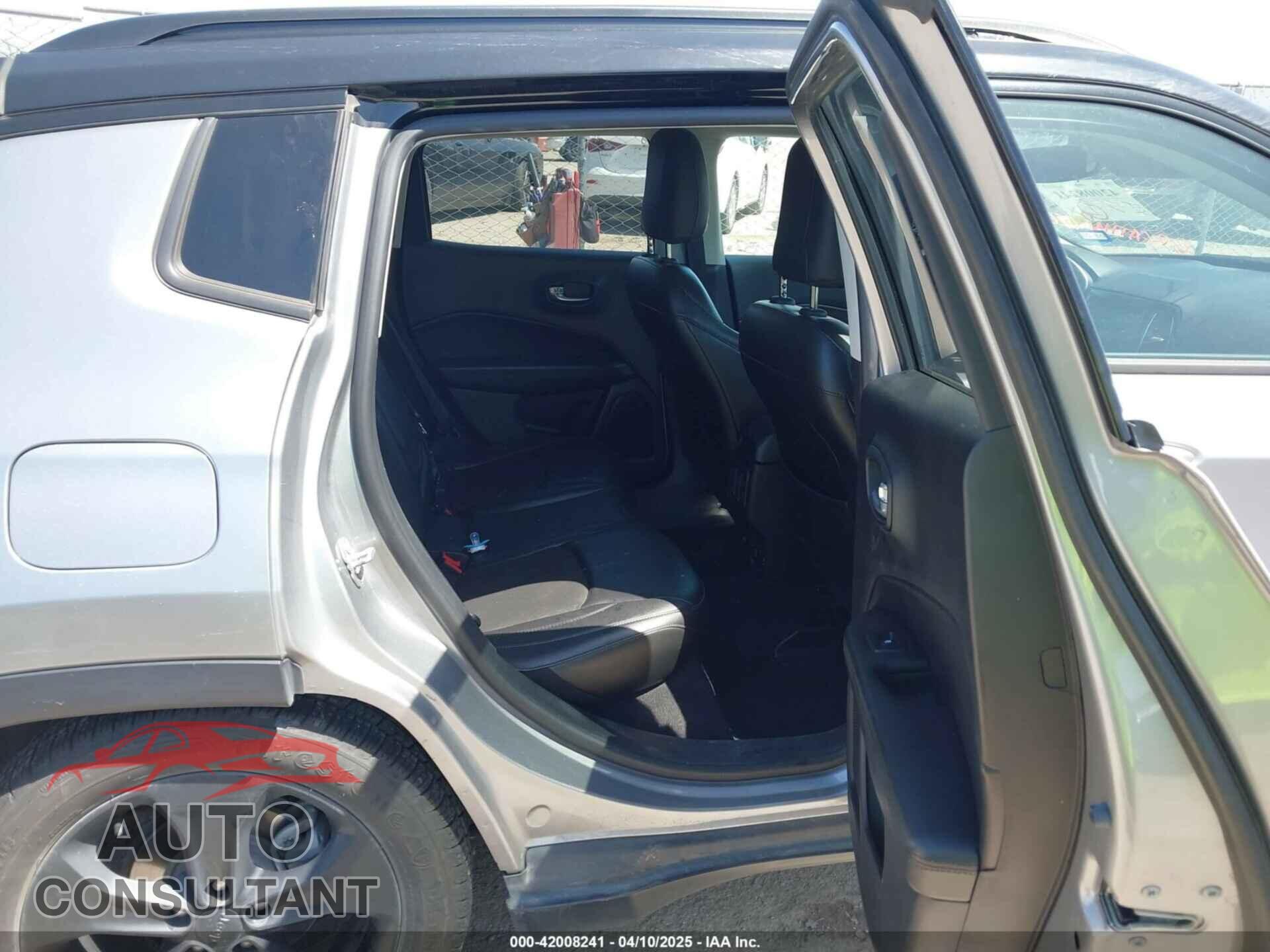JEEP COMPASS 2018 - 3C4NJDBB3JT304145
