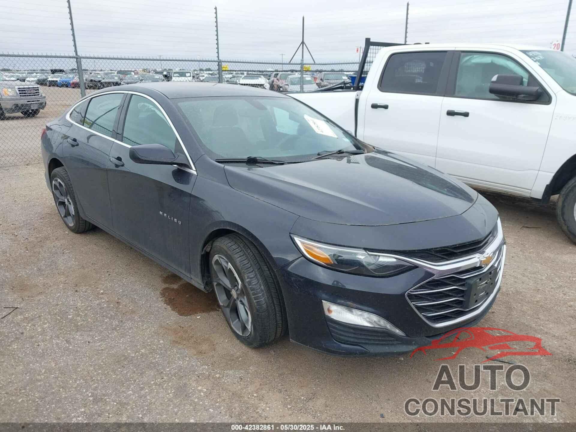 CHEVROLET MALIBU 2022 - 1G1ZD5ST5NF130109