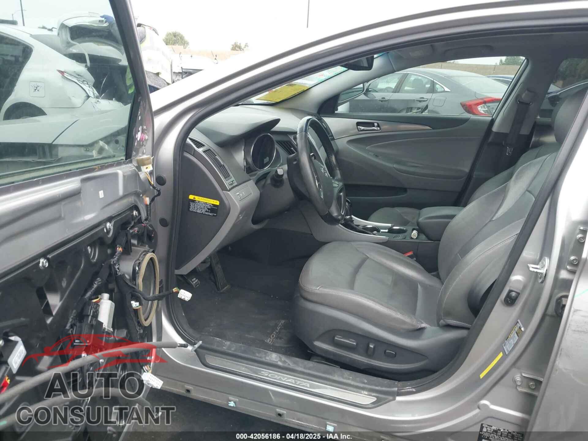 HYUNDAI SONATA HYBRID 2012 - KMHEC4A42CA040077
