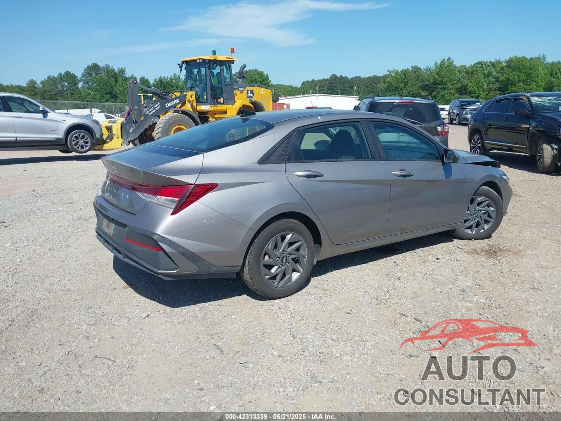 HYUNDAI ELANTRA 2024 - KMHLM4DG4RU650418