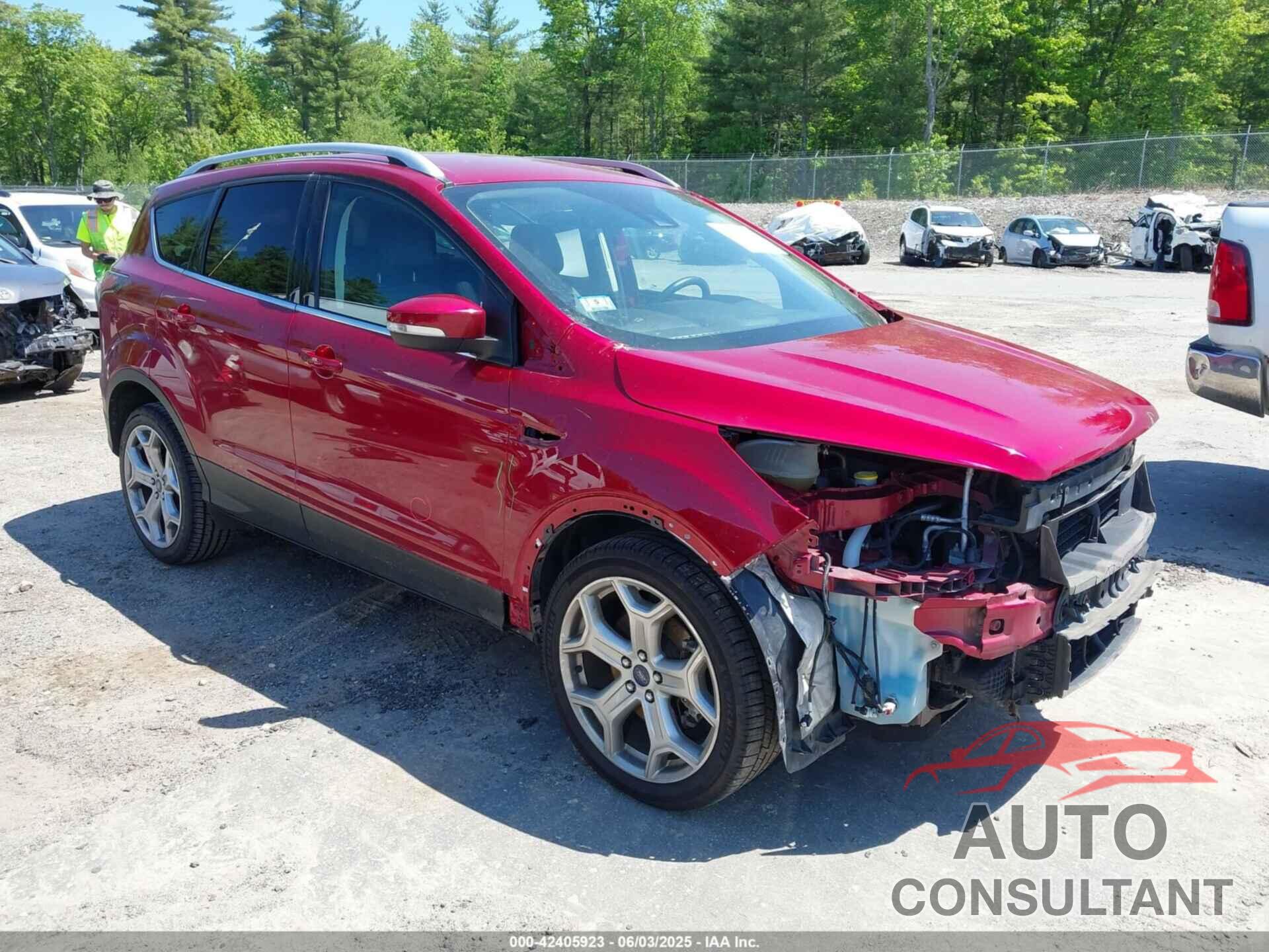 FORD ESCAPE 2017 - 1FMCU9J93HUB01407