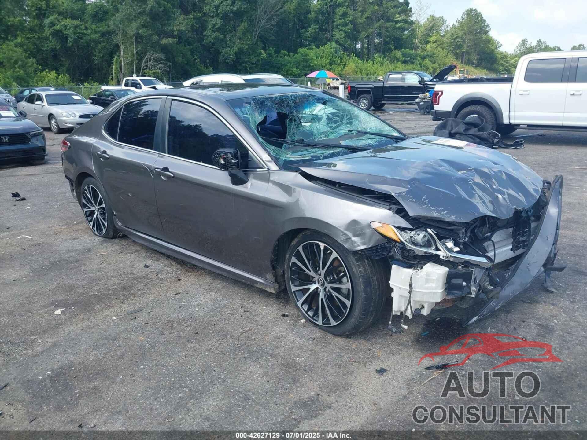 TOYOTA CAMRY 2018 - 4T1B11HK2JU143541