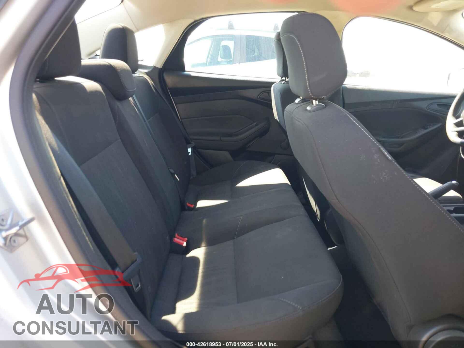FORD FOCUS 2017 - 1FADP3E21HL311770