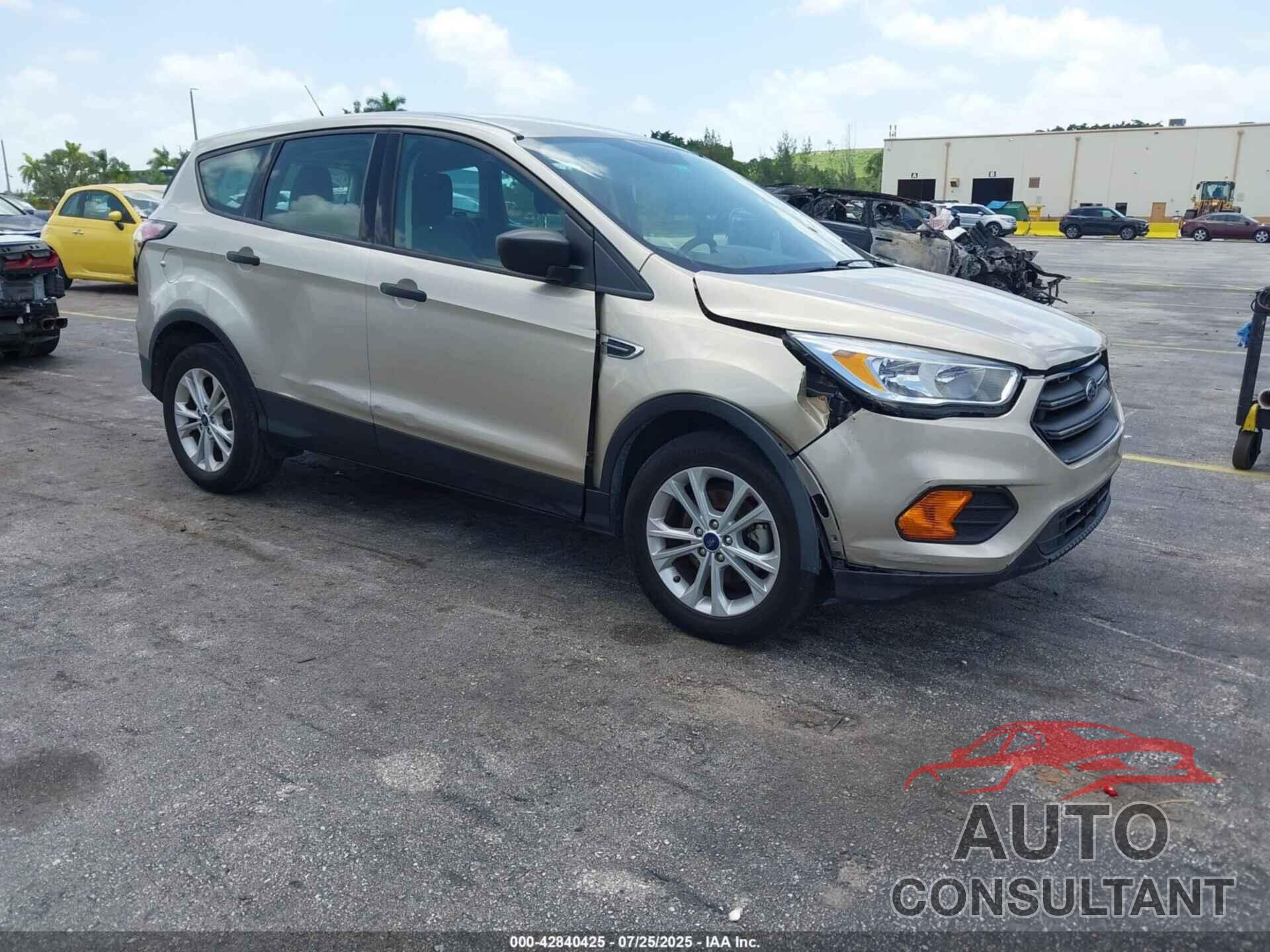 FORD ESCAPE 2017 - 1FMCU0F77HUC31984