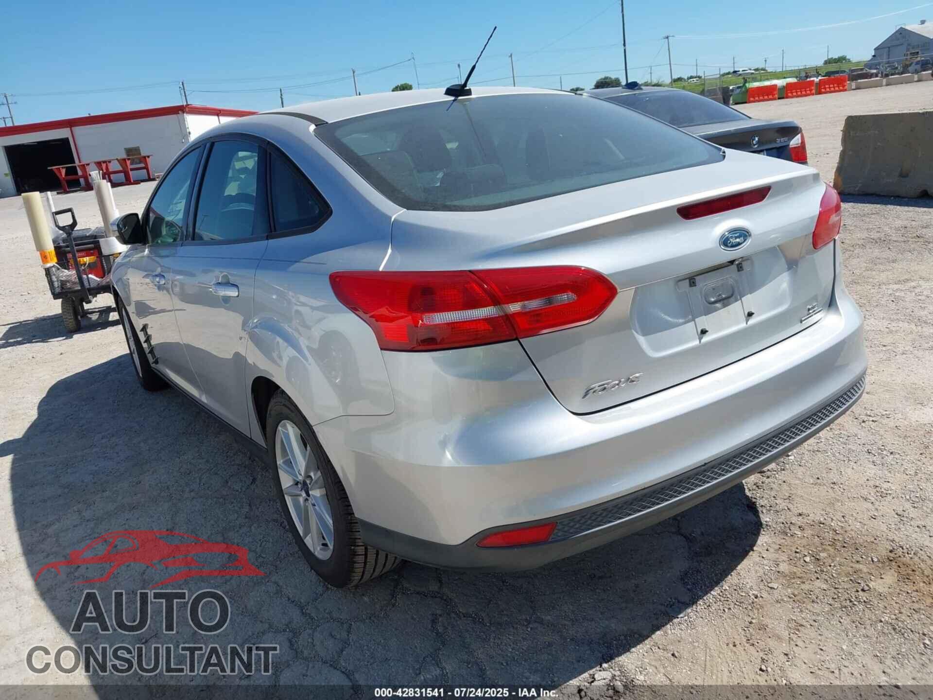 FORD FOCUS 2015 - 1FADP3F27FL233880