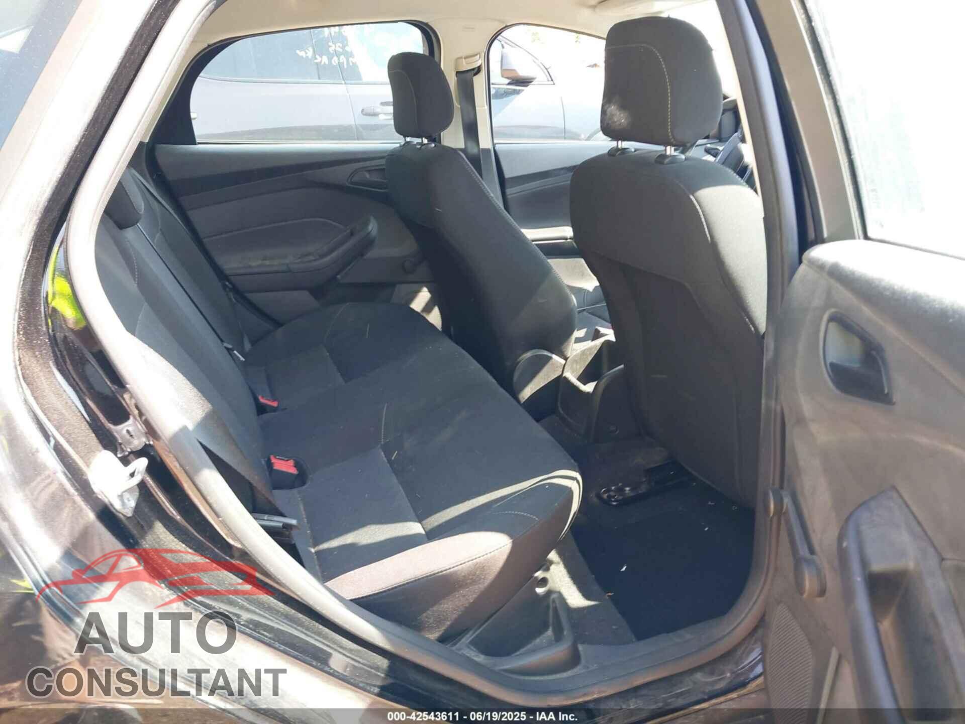 FORD FOCUS 2016 - 1FADP3E23GL288247