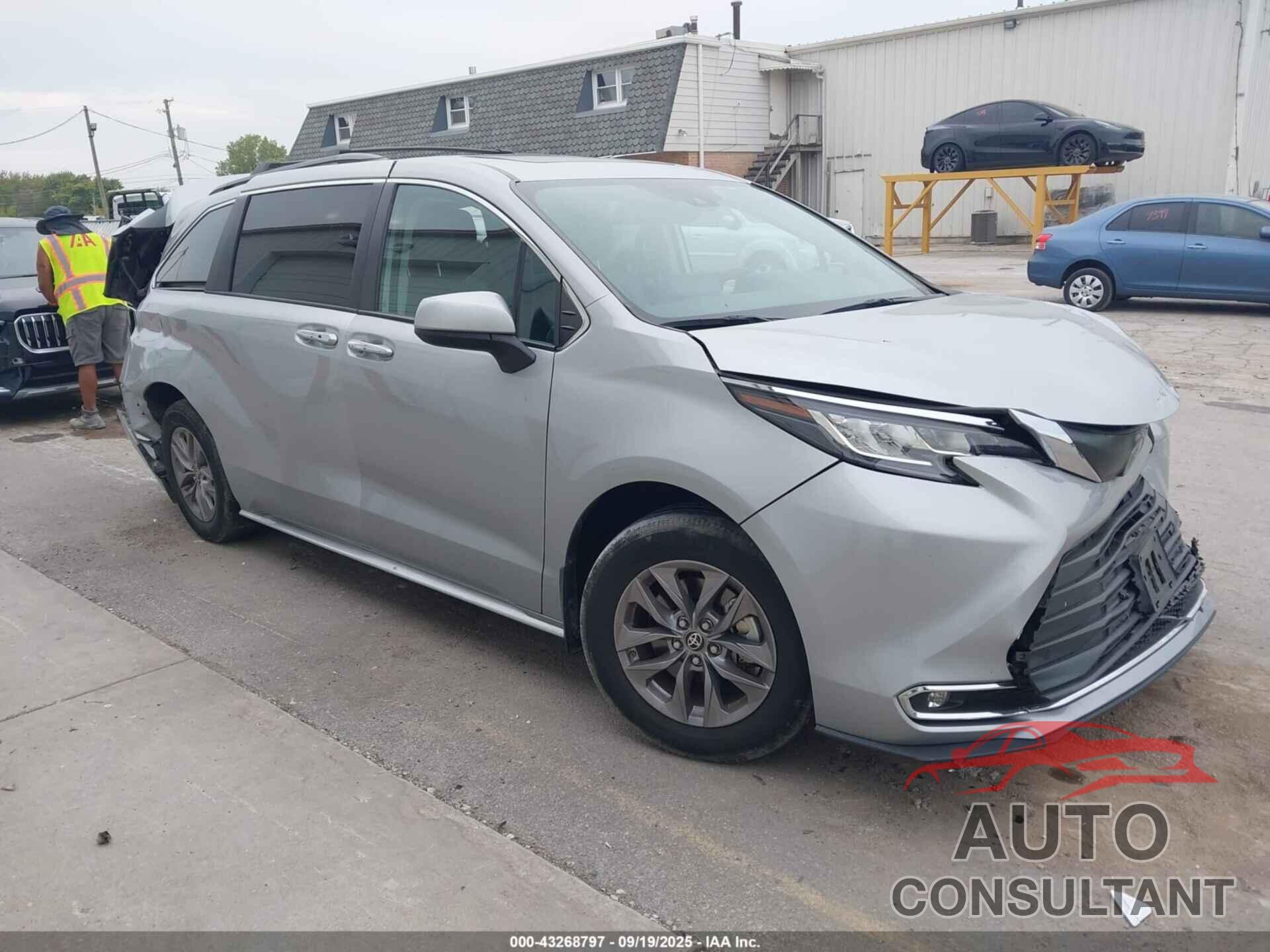 TOYOTA SIENNA 2022 - 5TDYSKFC8NS063233