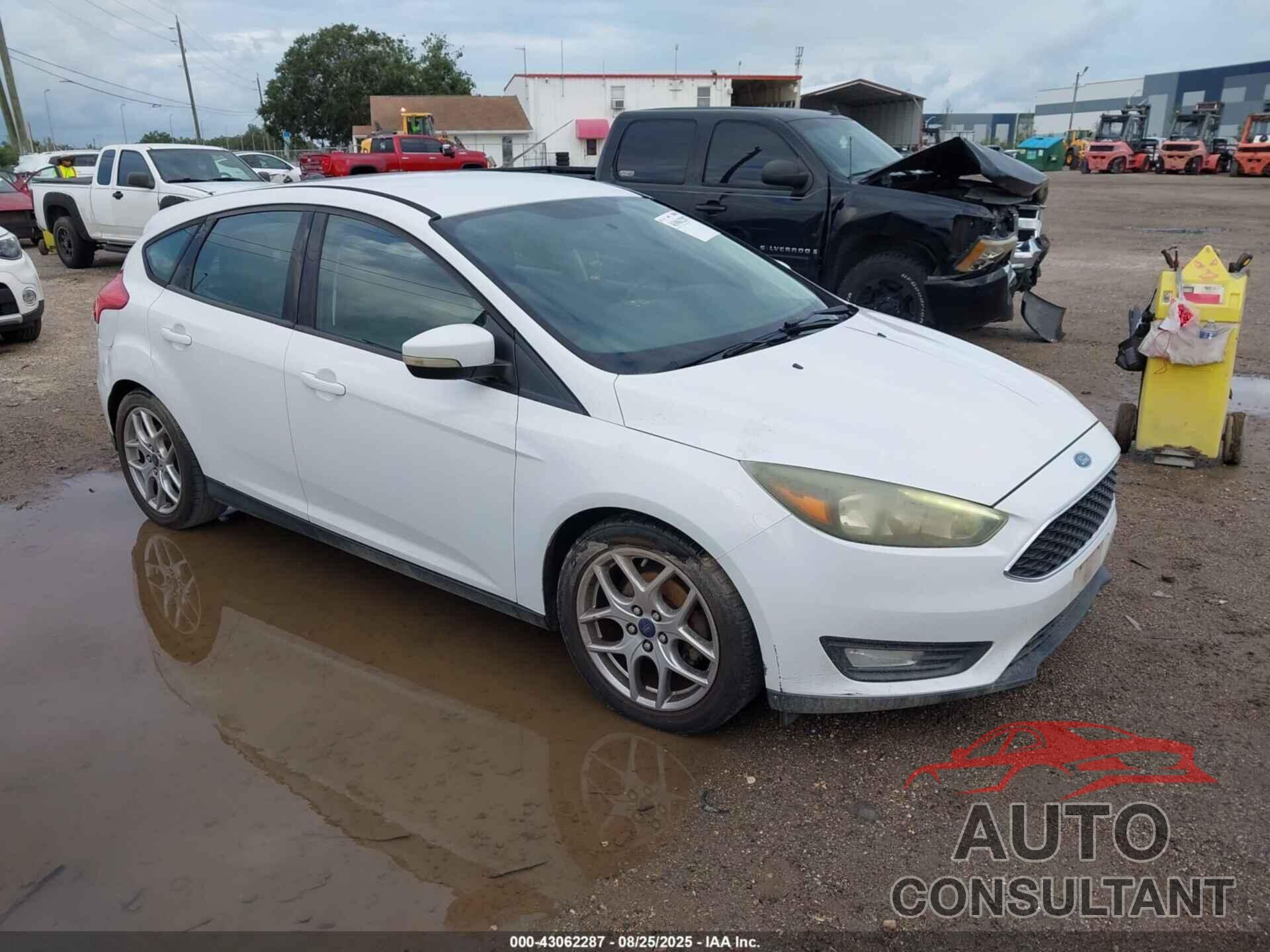 FORD FOCUS 2015 - 1FADP3K21FL235145