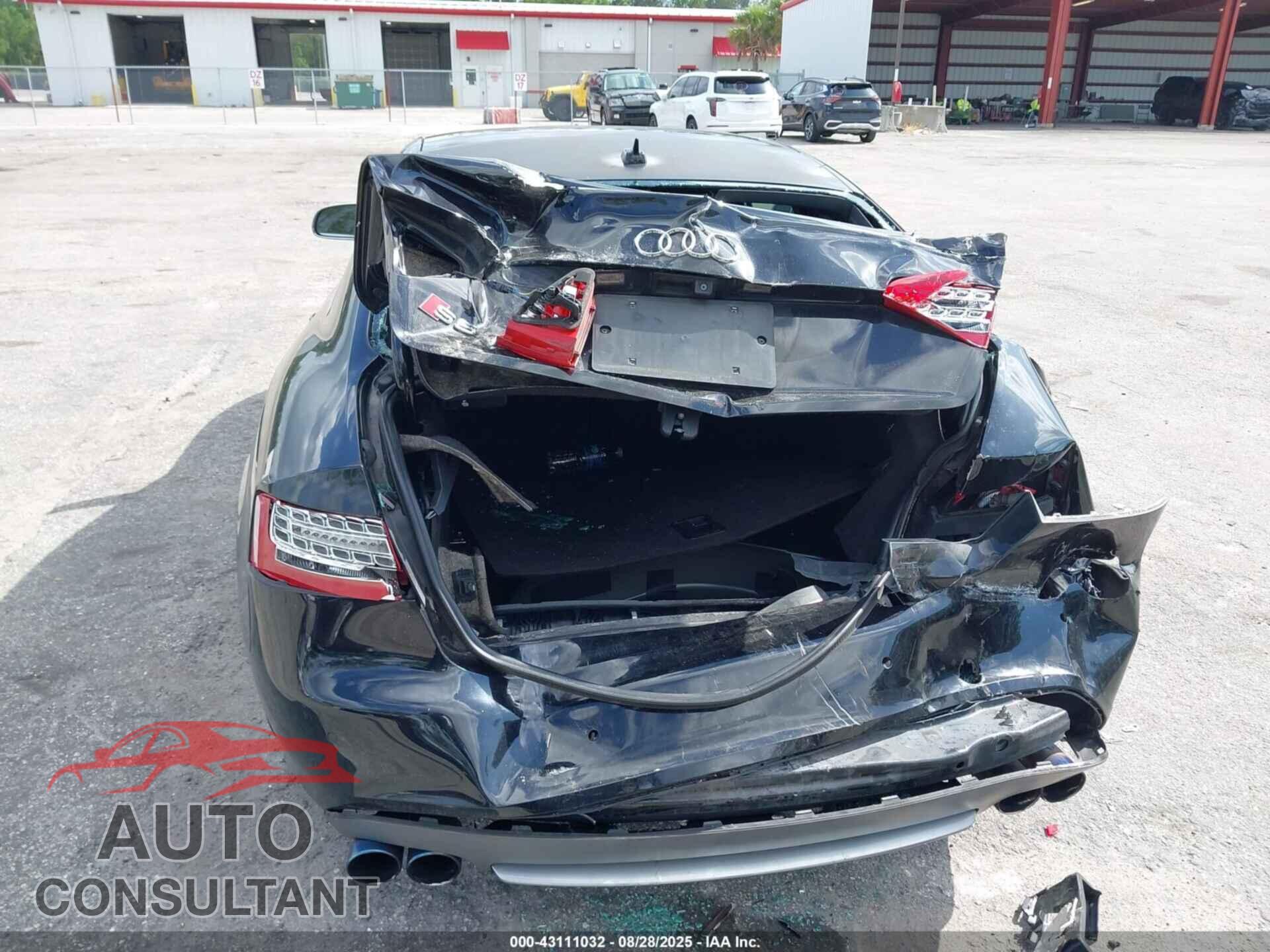 AUDI S5 2012 - WAUCVAFR8CA003136