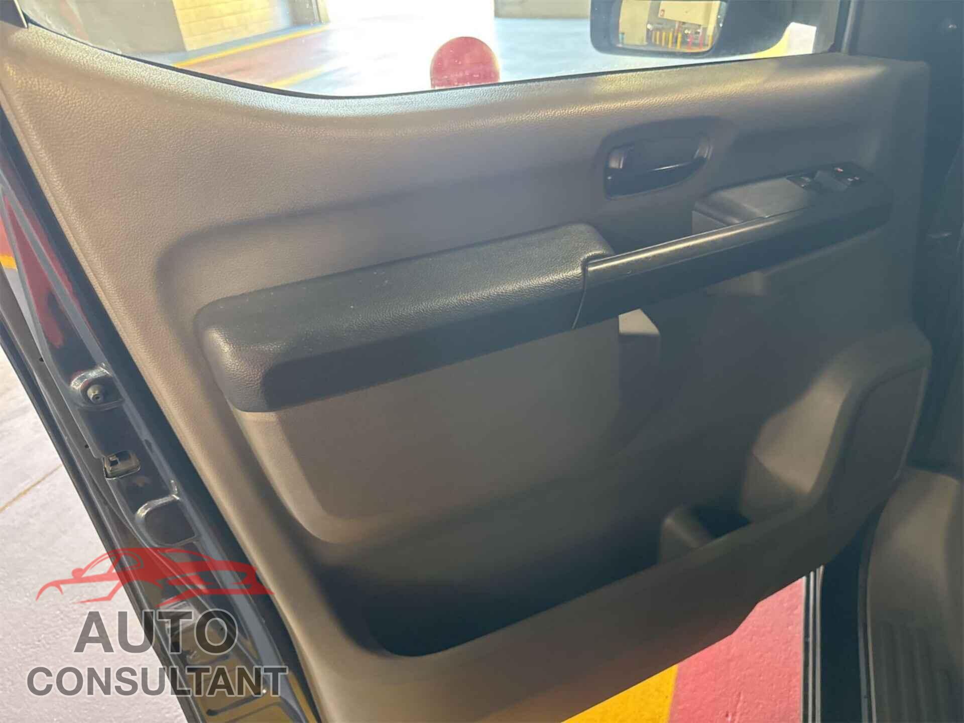 NISSAN NV CARGO NV2500 HD 2019 - 1N6BF0LY3KN800982