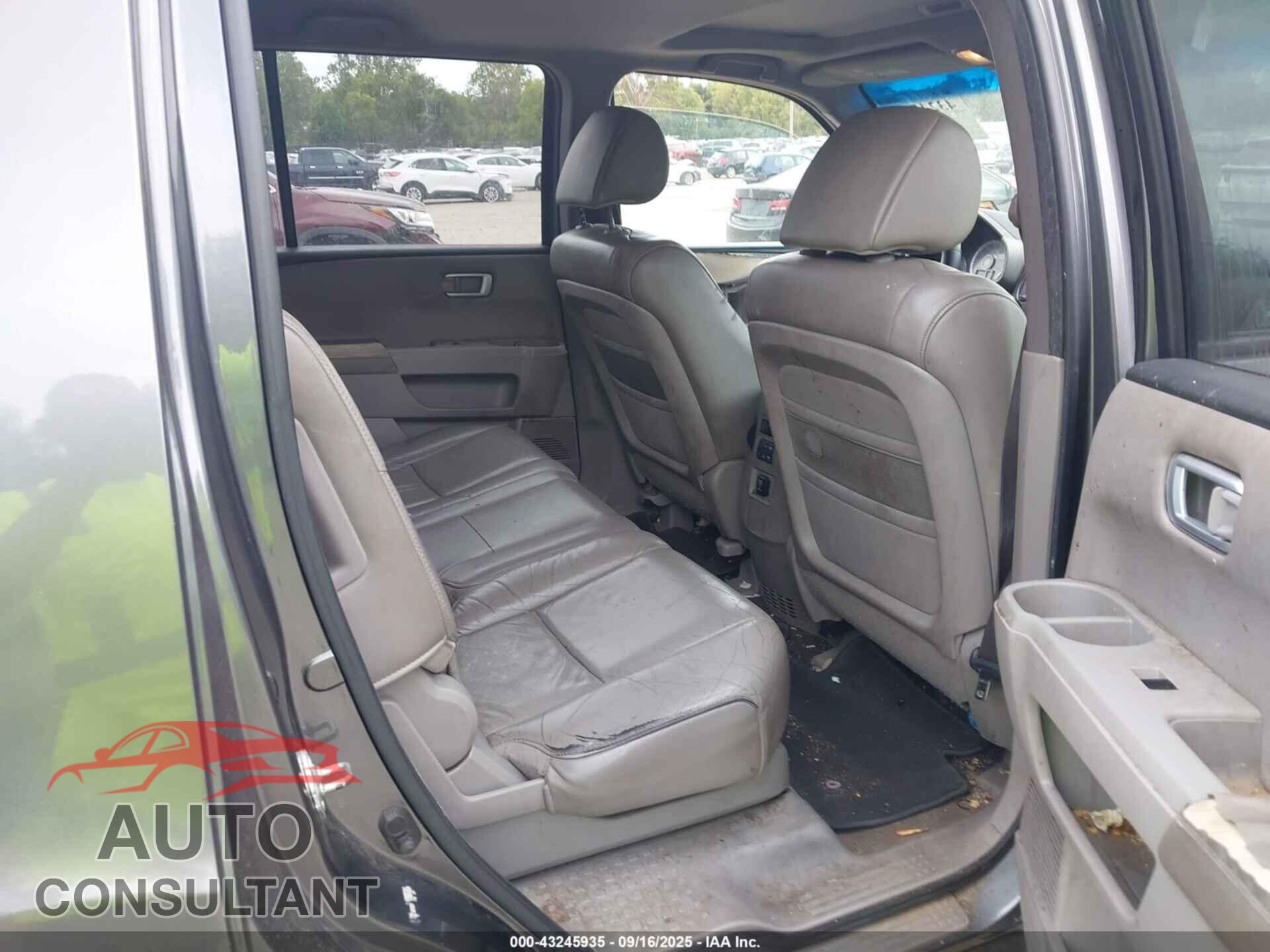 HONDA PILOT 2011 - 5FNYF4H57BB090941