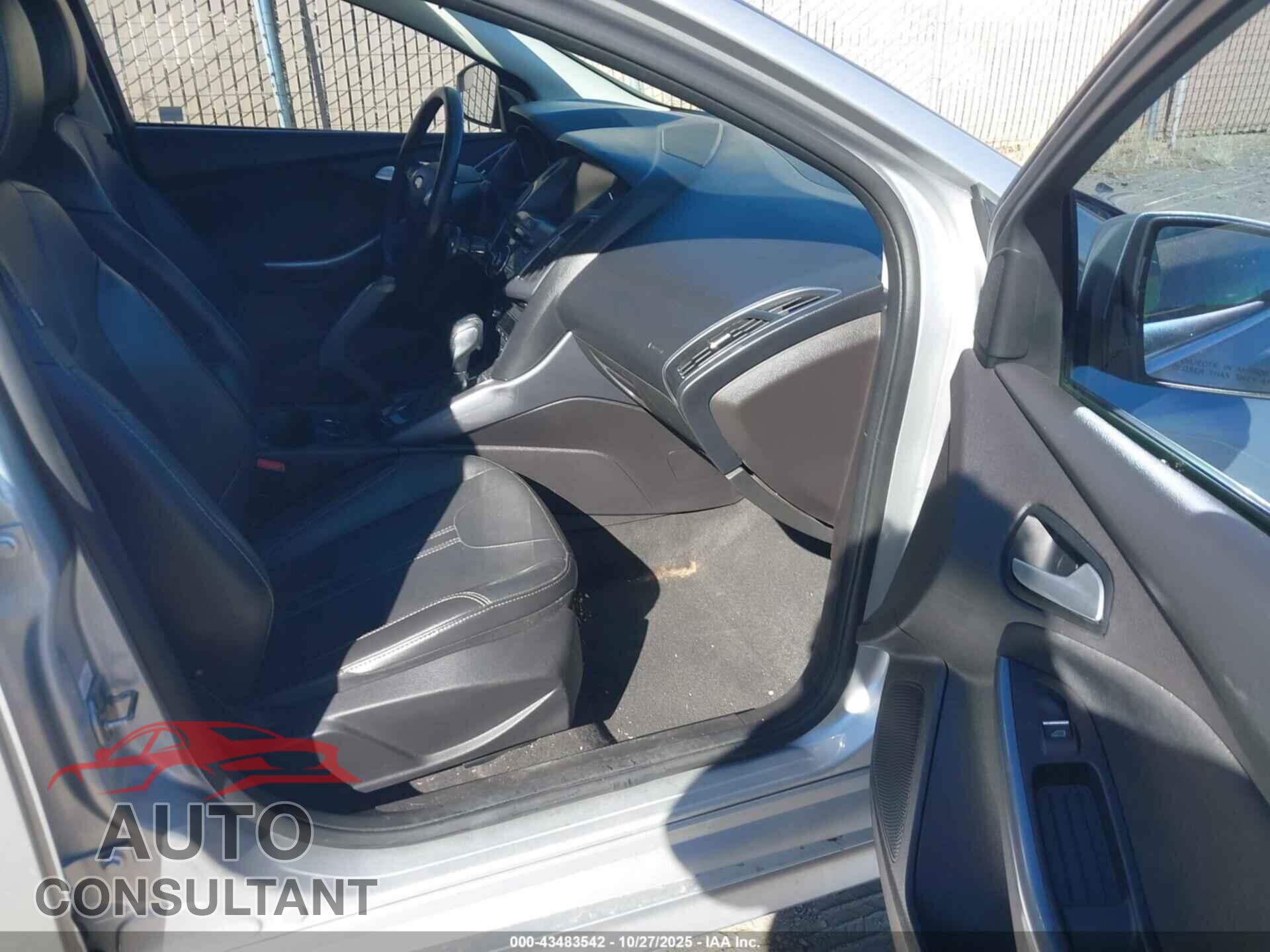 FORD FOCUS 2013 - 1FADP3N22DL363144