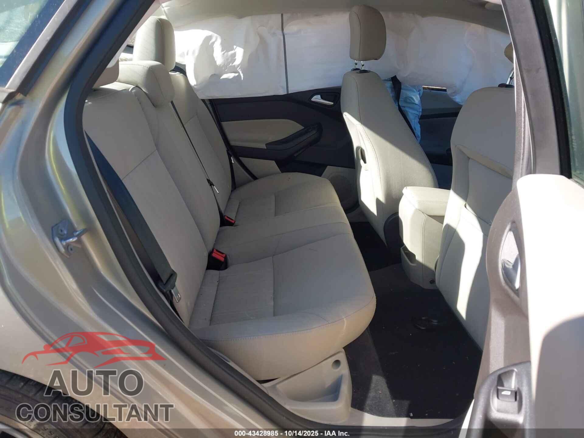 FORD FOCUS 2016 - 1FADP3F21GL296443