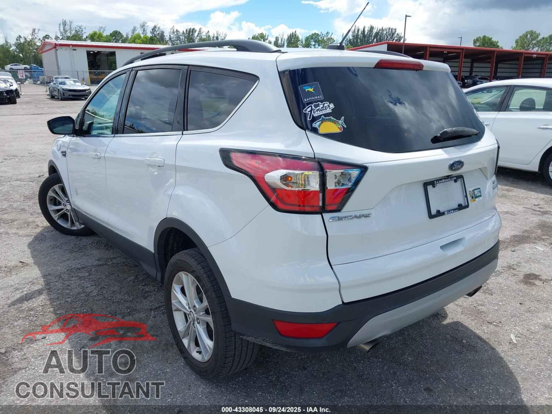 FORD ESCAPE 2017 - 1FMCU9GD8HUE75362