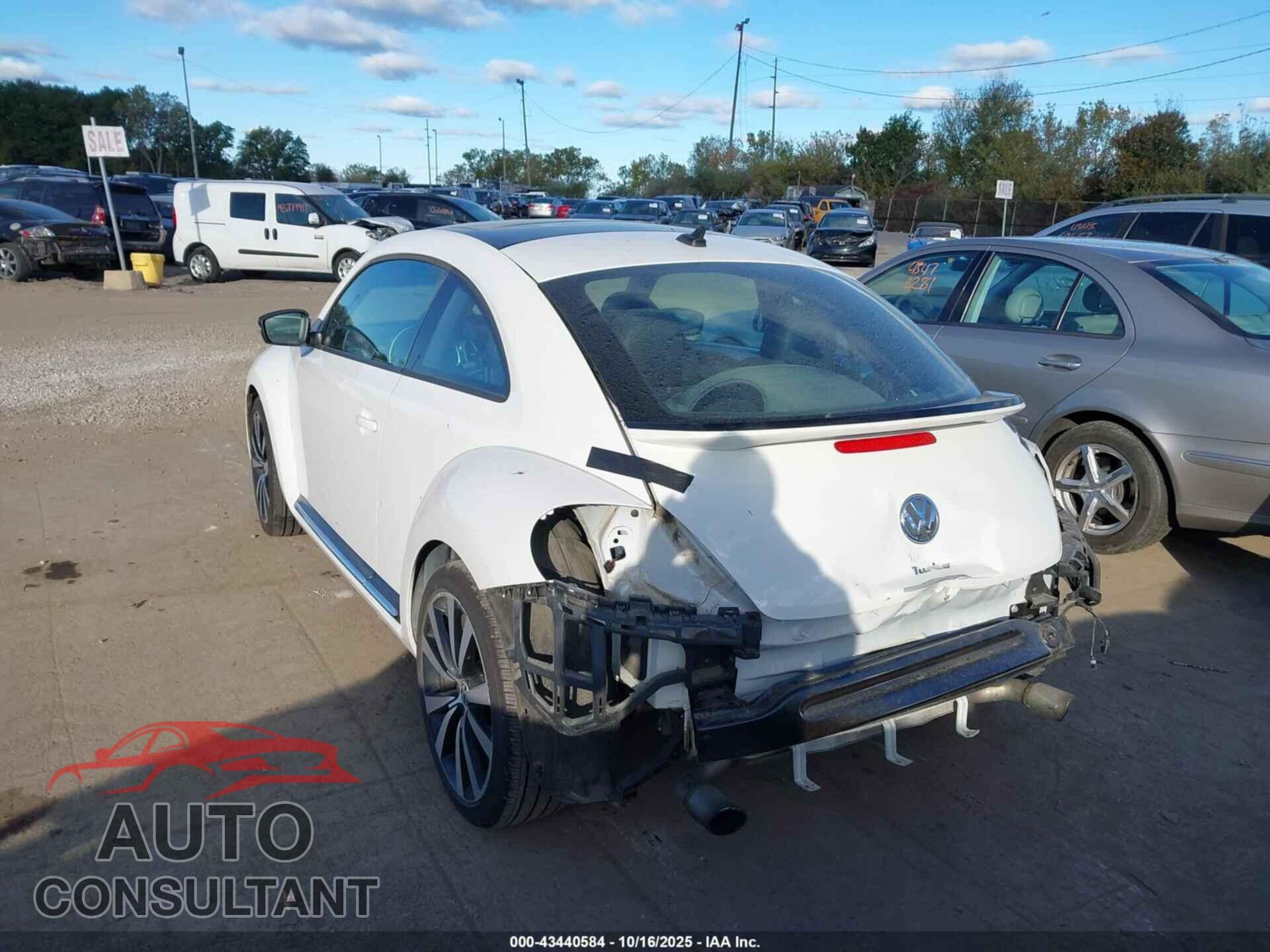 VOLKSWAGEN BEETLE 2012 - 3VWVA7AT6CM637333