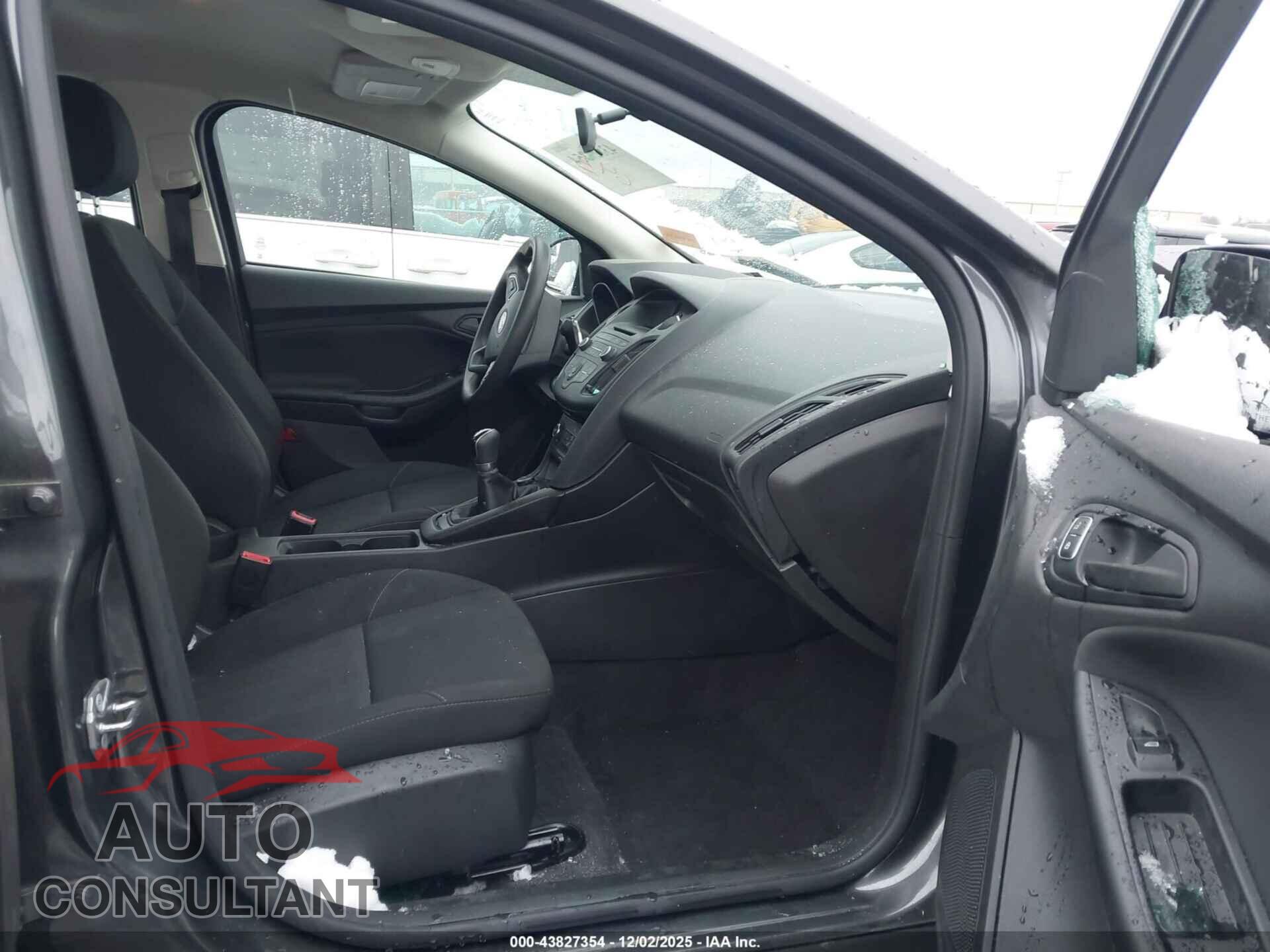 FORD FOCUS 2017 - 1FADP3E28HL285071
