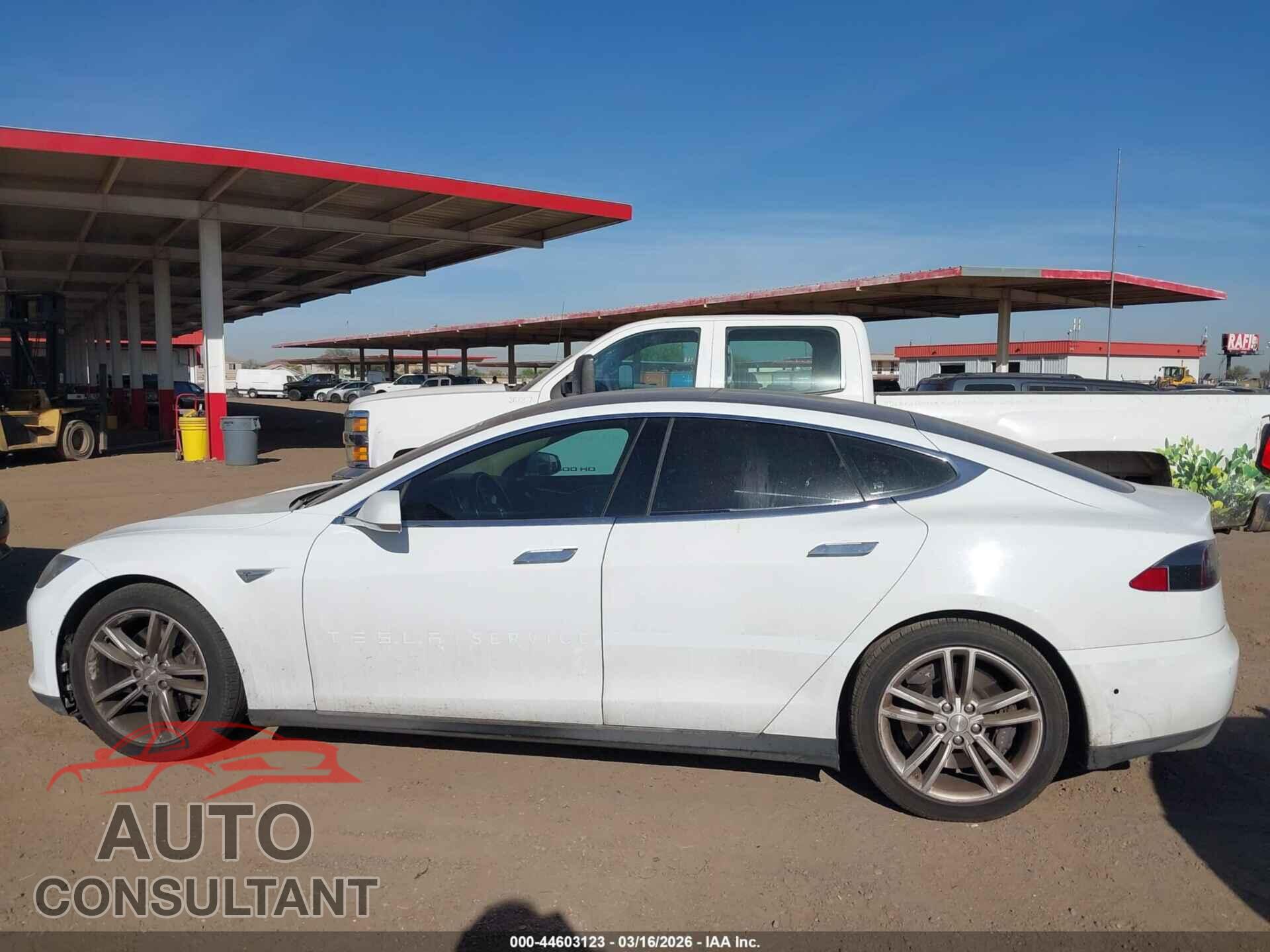 TESLA MODEL S 2015 - 5YJSA1E19FF105711