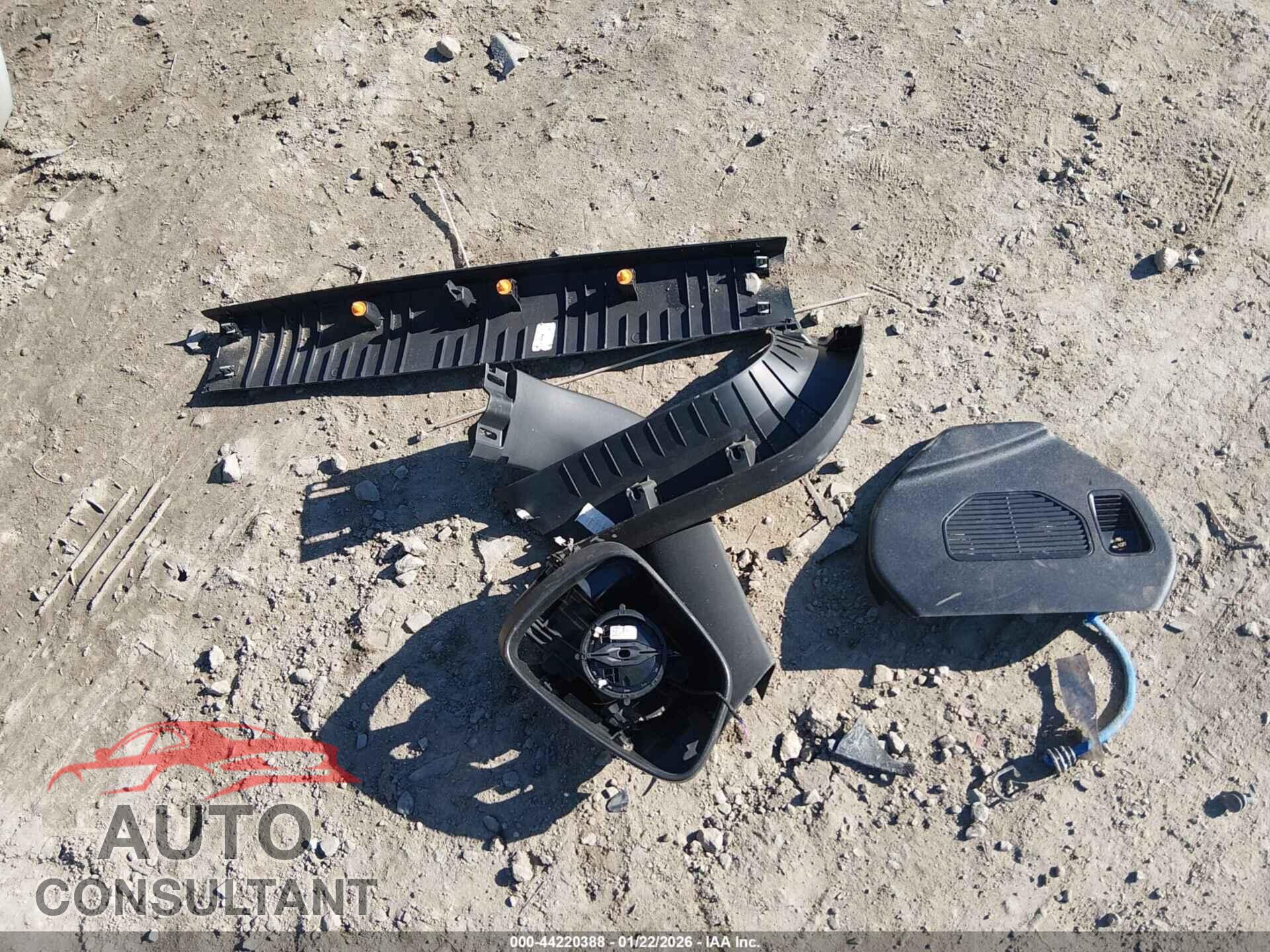 FORD ESCAPE 2020 - 1FMCU0F60LUA46580