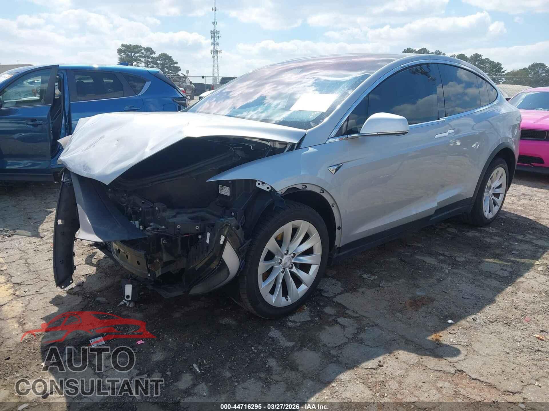 TESLA MODEL X 2018 - 5YJXCBE21JF123983