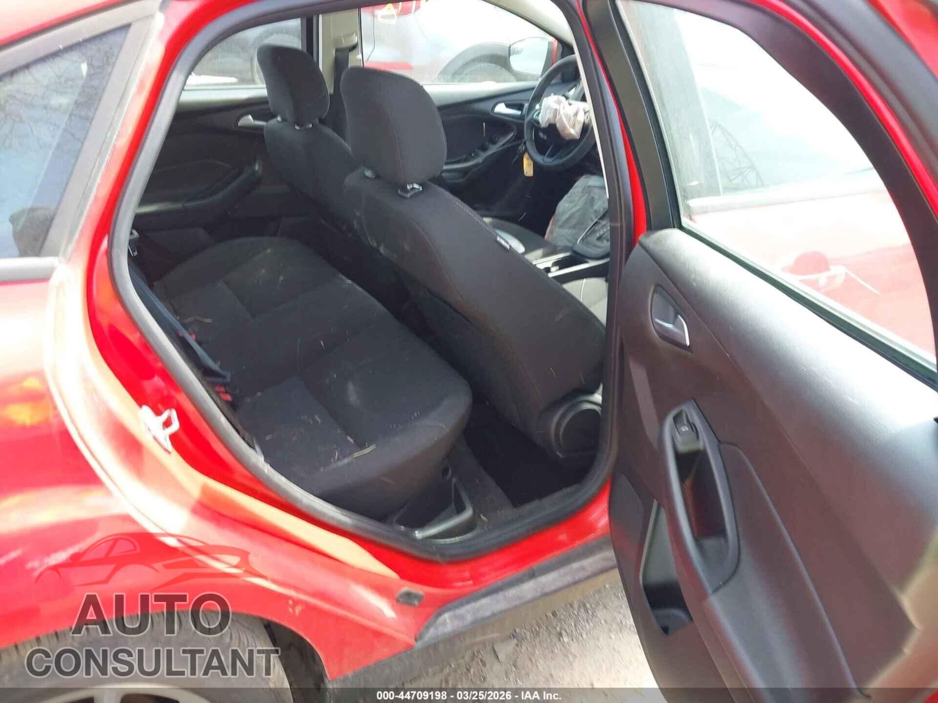 FORD FOCUS 2016 - 1FADP3F28GL378251