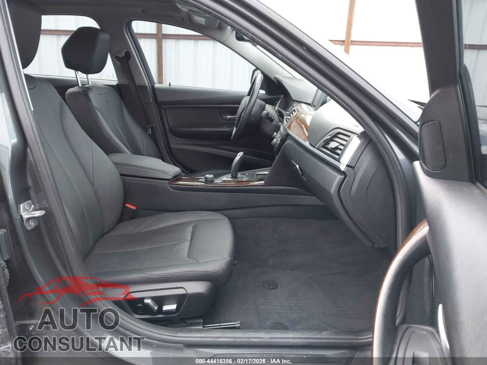BMW 320I 2016 - WBA8E5G57GNU20092
