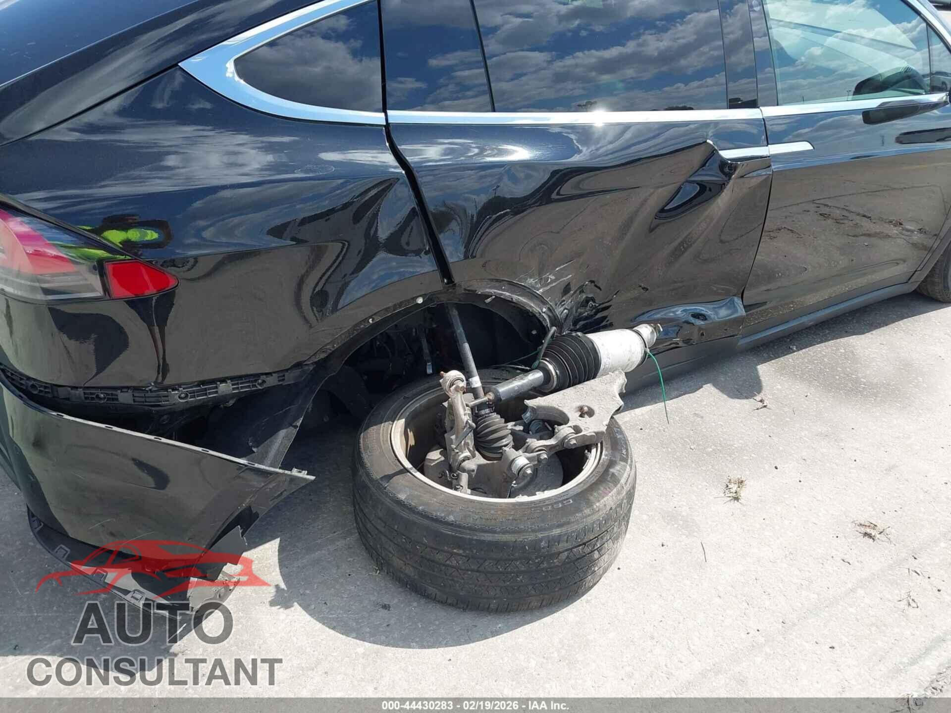 TESLA MODEL X 2019 - 5YJXCDE28KF152779