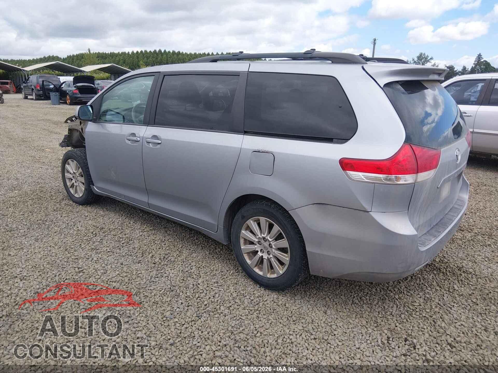 TOYOTA SIENNA 2013 - 5TDJK3DC8DS050524