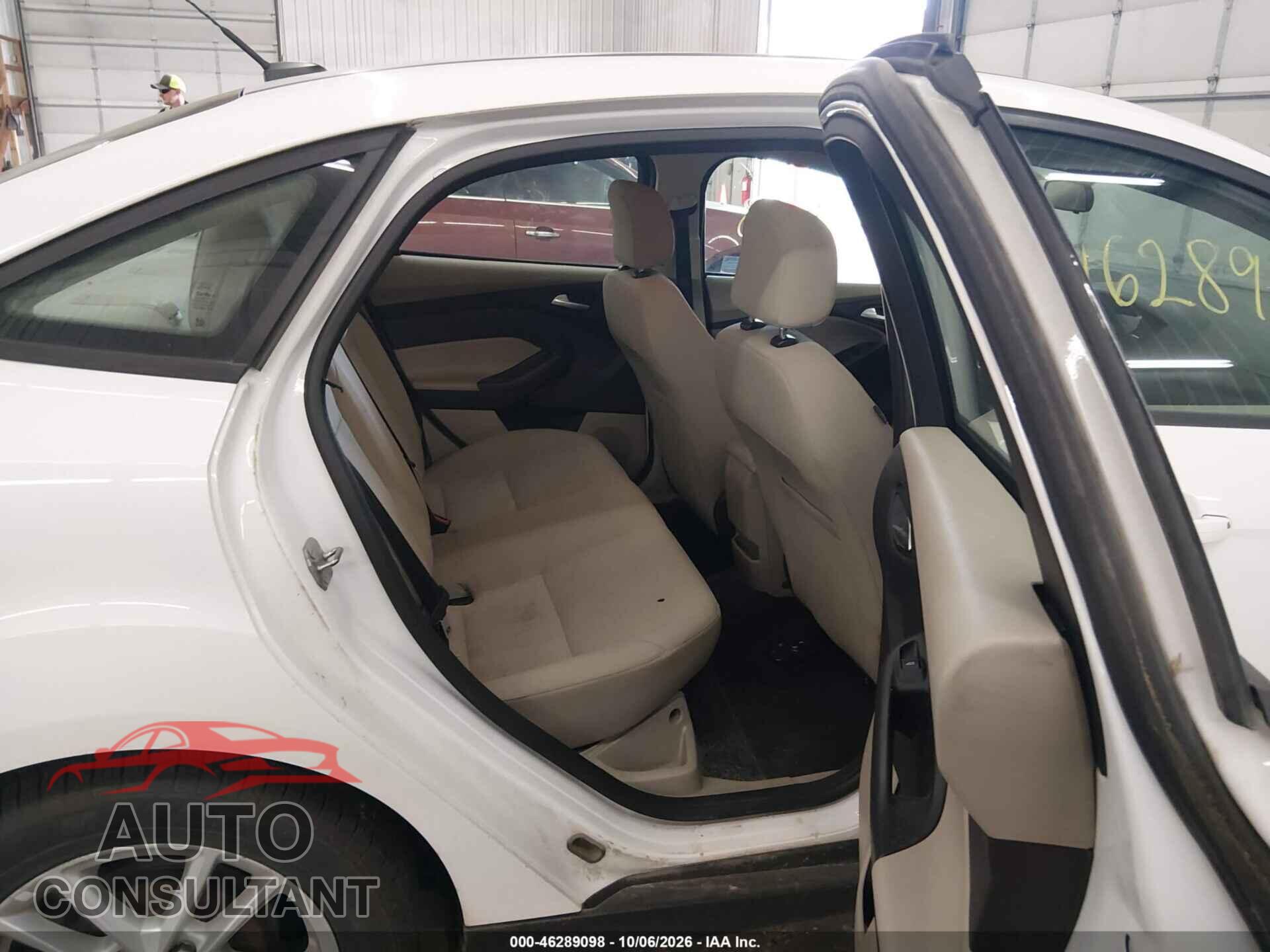 FORD FOCUS 2015 - 1FADP3F23FL364577