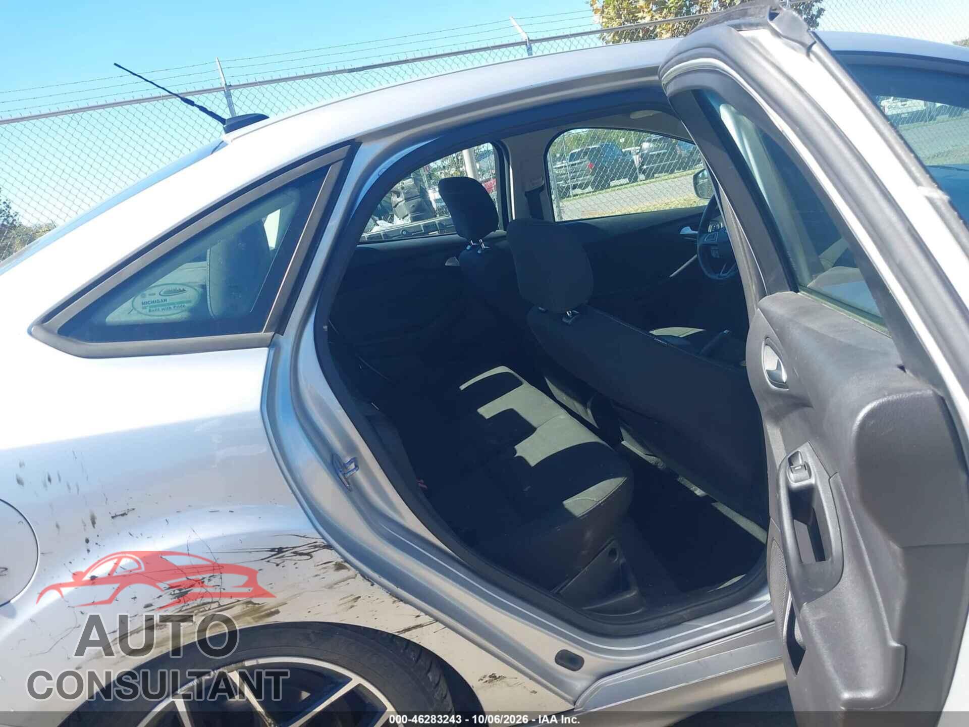 FORD FOCUS 2015 - 1FADP3F20FL216032