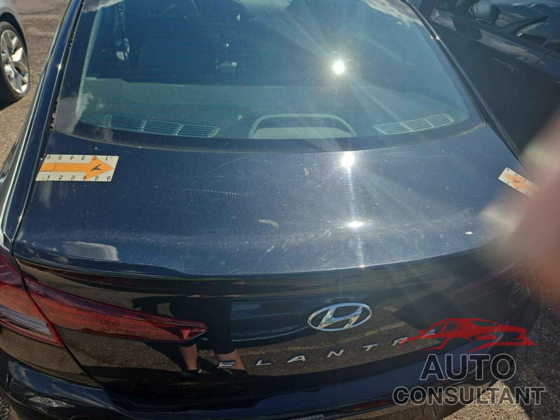 HYUNDAI ELANTRA 2019 - 5NPD84LF7KH496664