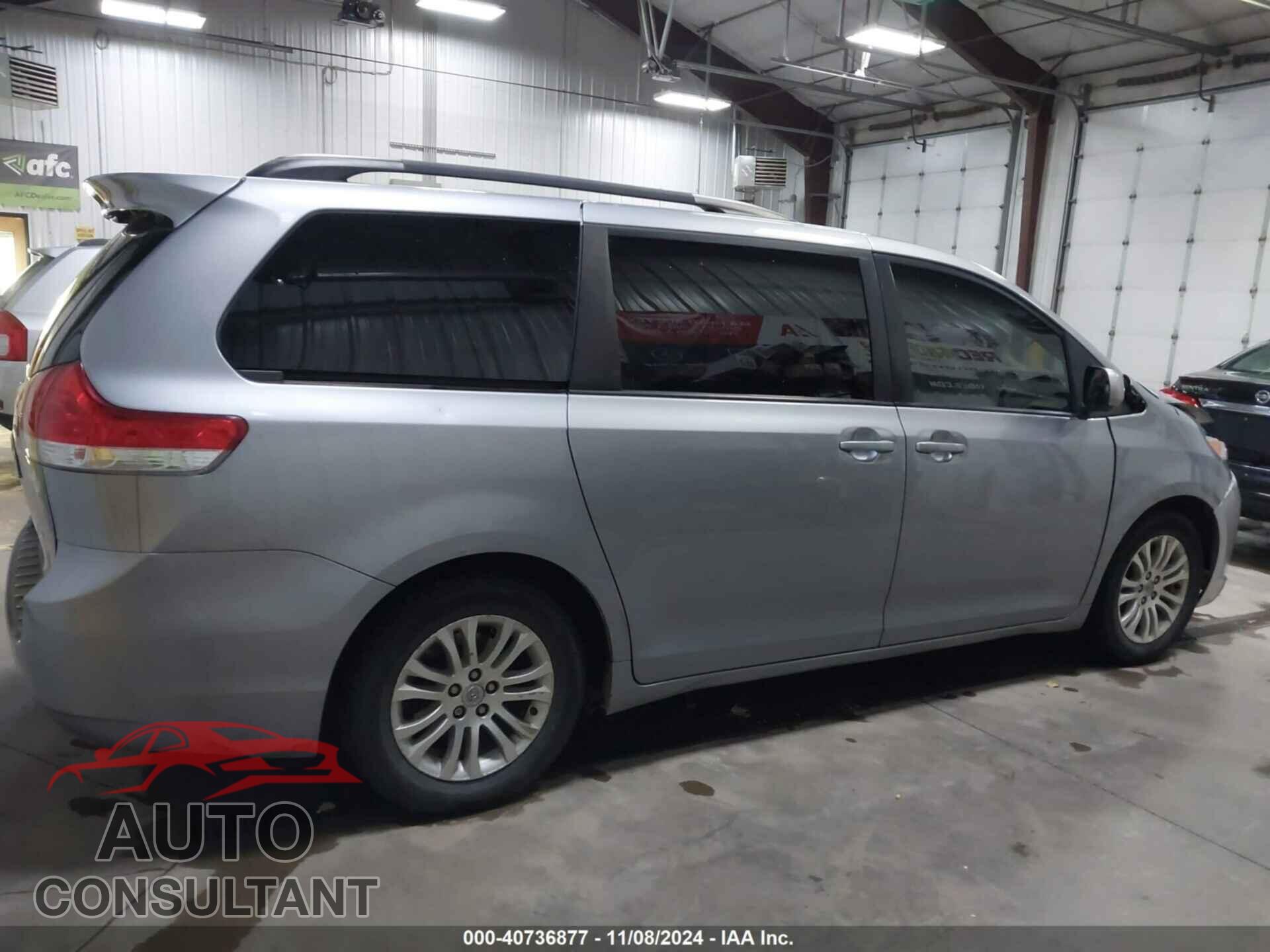 TOYOTA SIENNA 2013 - 5TDYK3DC8DS280157
