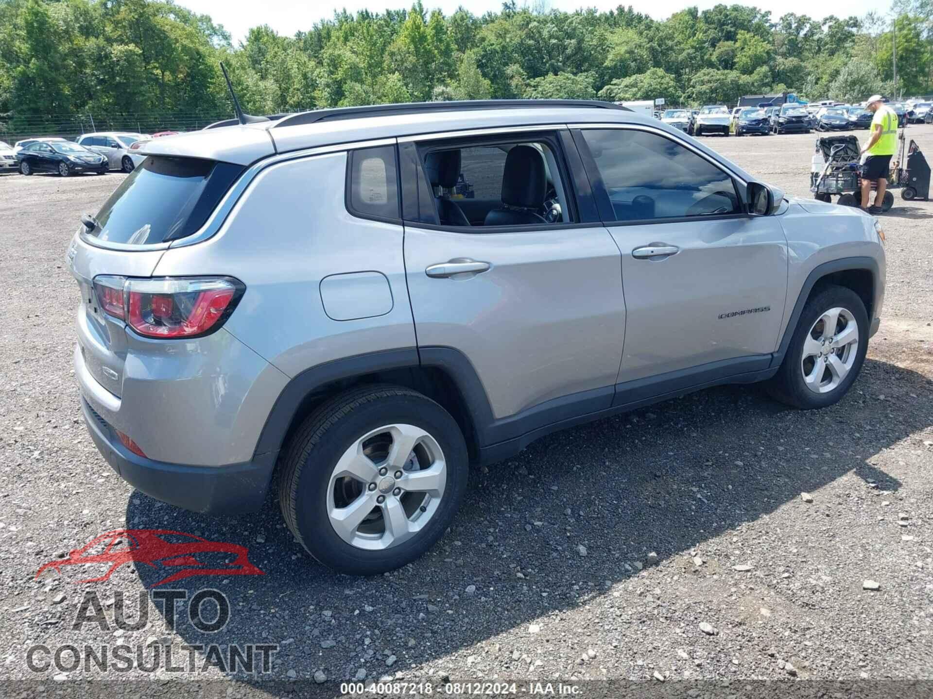 JEEP COMPASS 2018 - 3C4NJDBB2JT321096