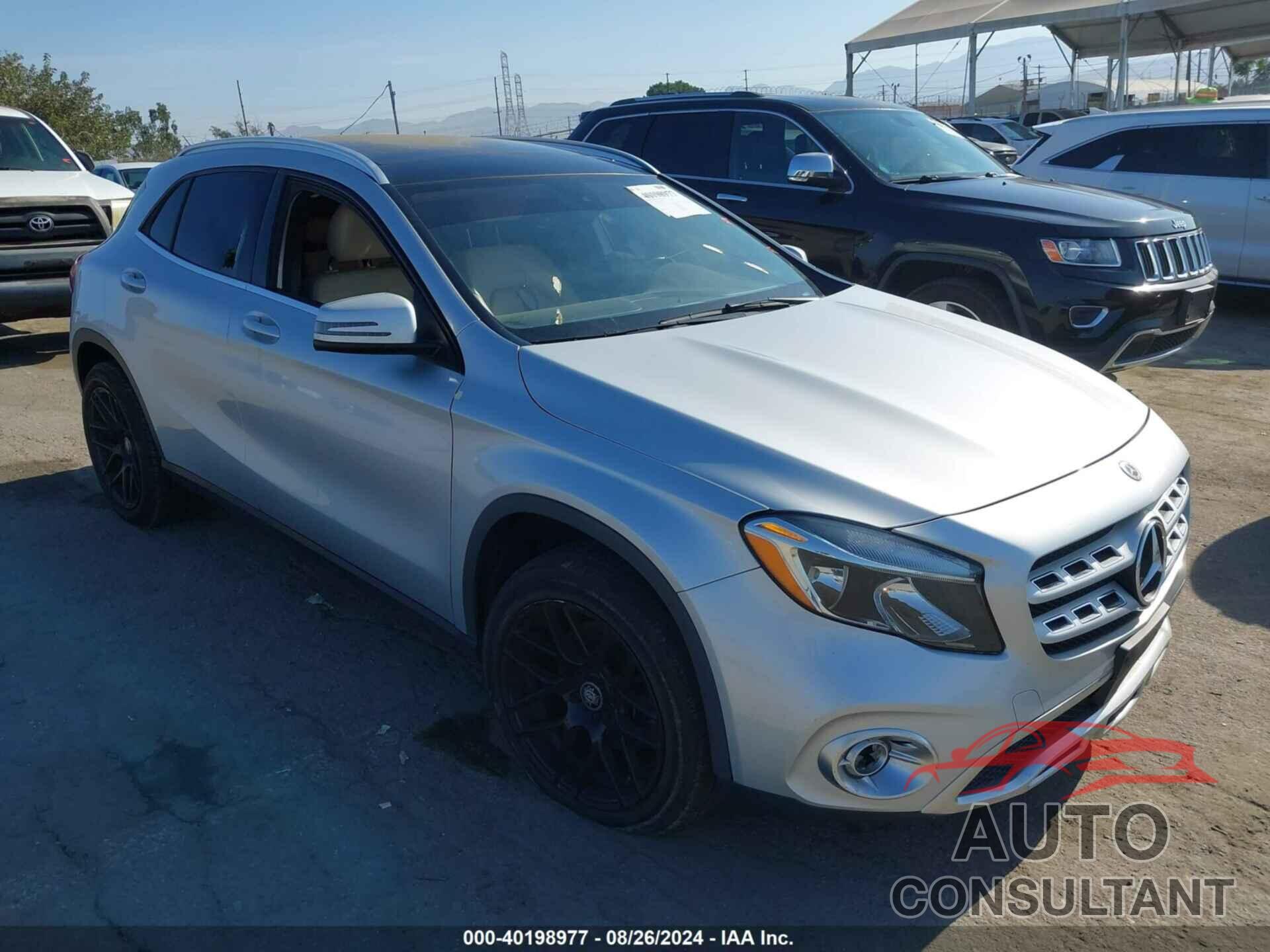 MERCEDES-BENZ GLA 250 2020 - W1NTG4GB9LU040185