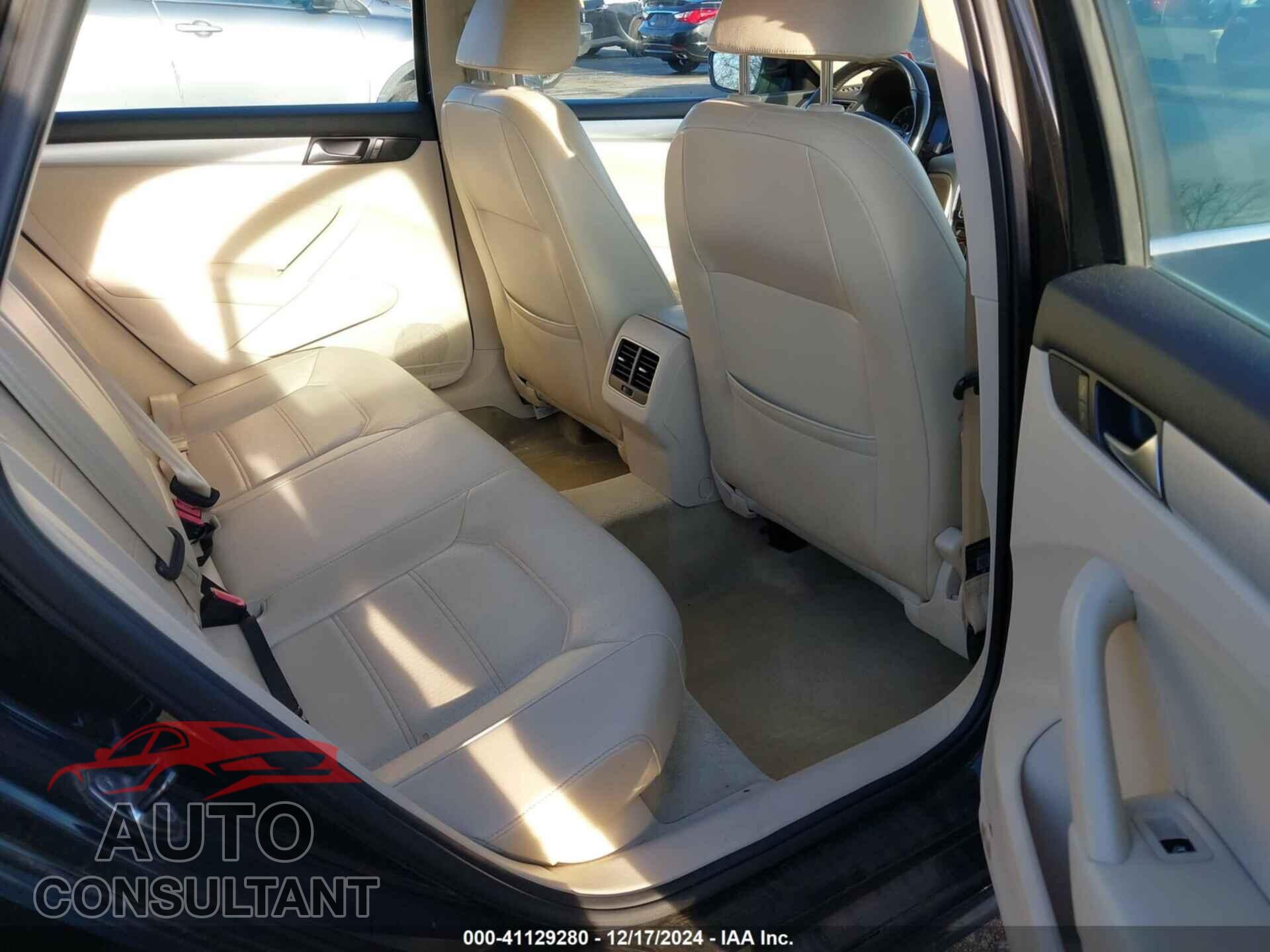VOLKSWAGEN PASSAT 2013 - 1VWBP7A35DC058564