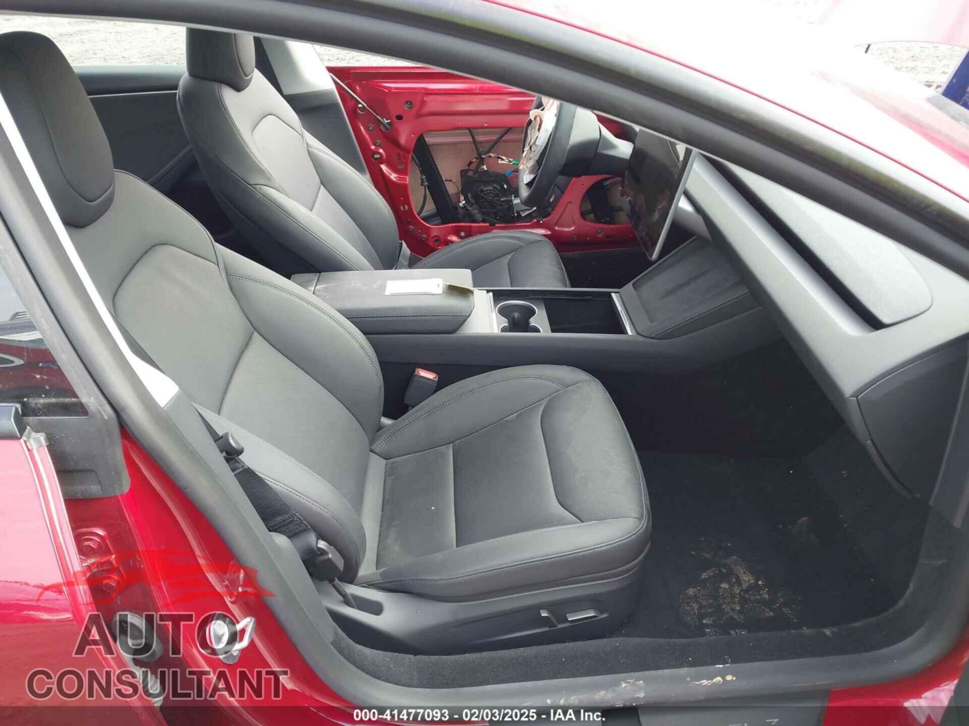 TESLA MODEL 3 2024 - 5YJ3E1EA7RF869098