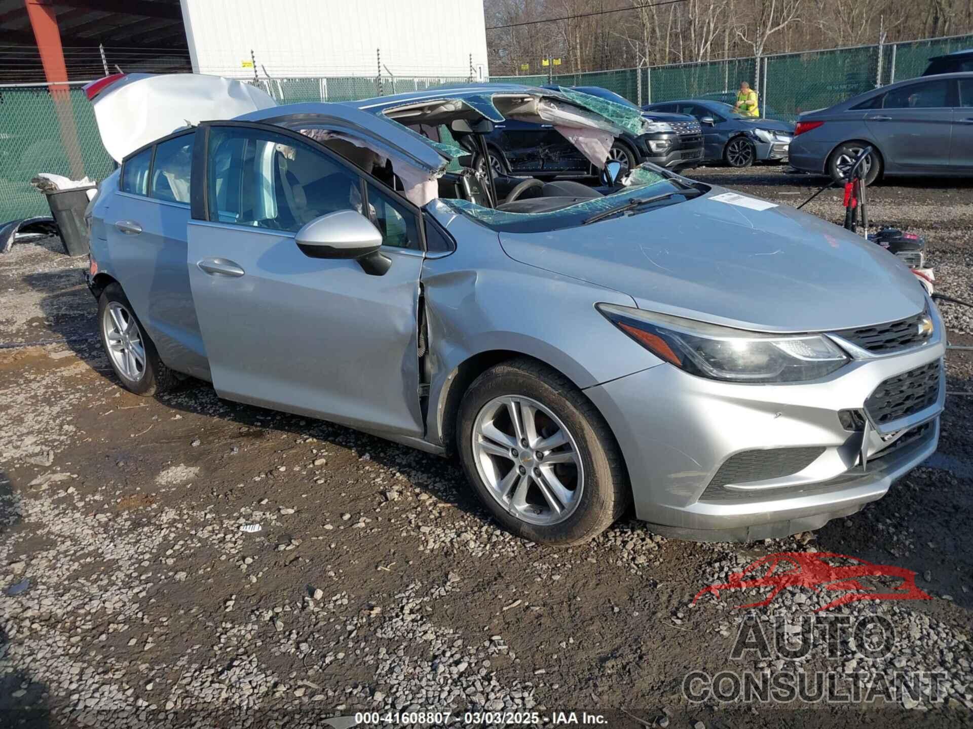 CHEVROLET CRUZE 2018 - 1G1BE5SM1J7191548