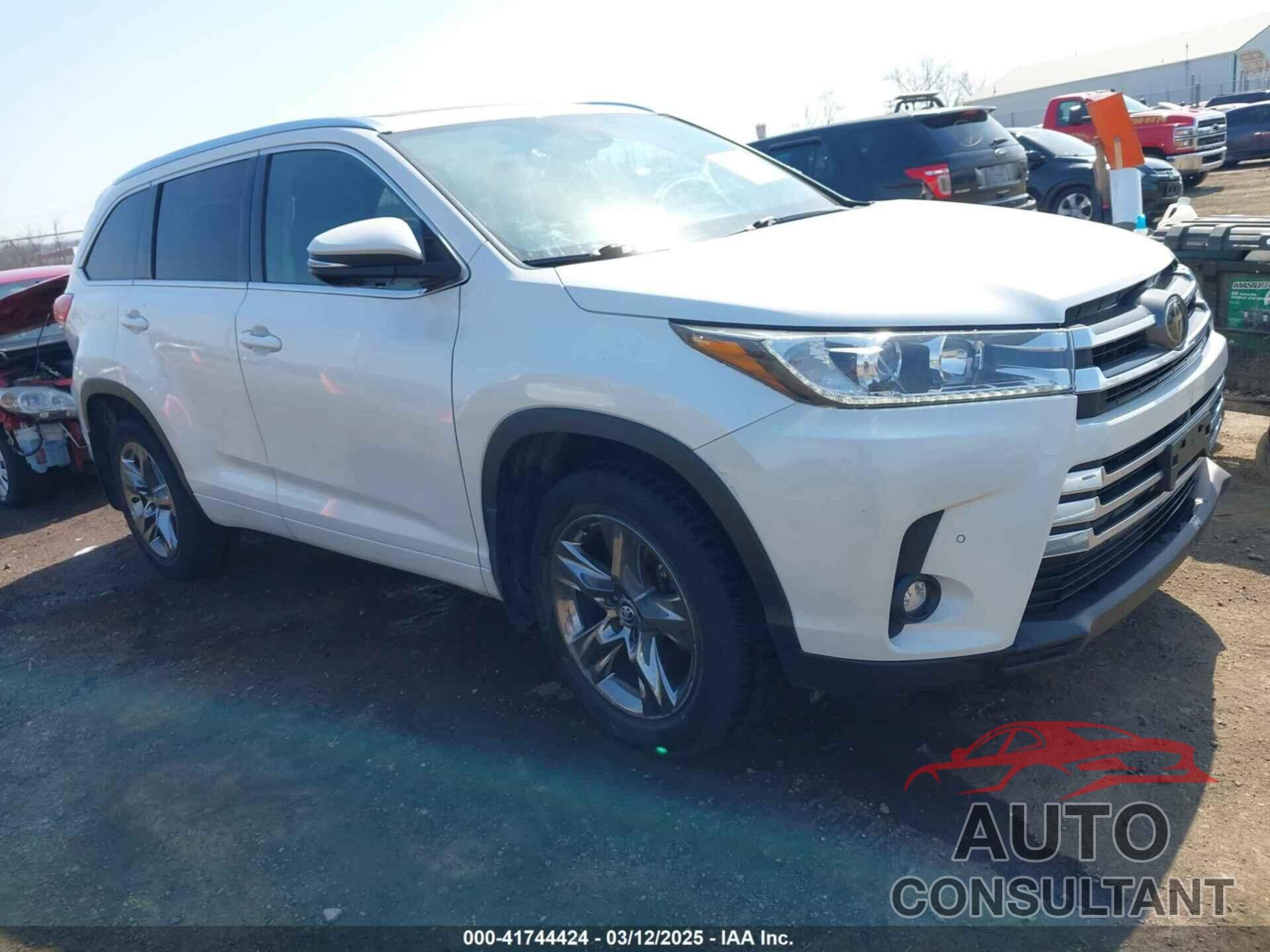 TOYOTA HIGHLANDER 2019 - 5TDDZRFH0KS945779