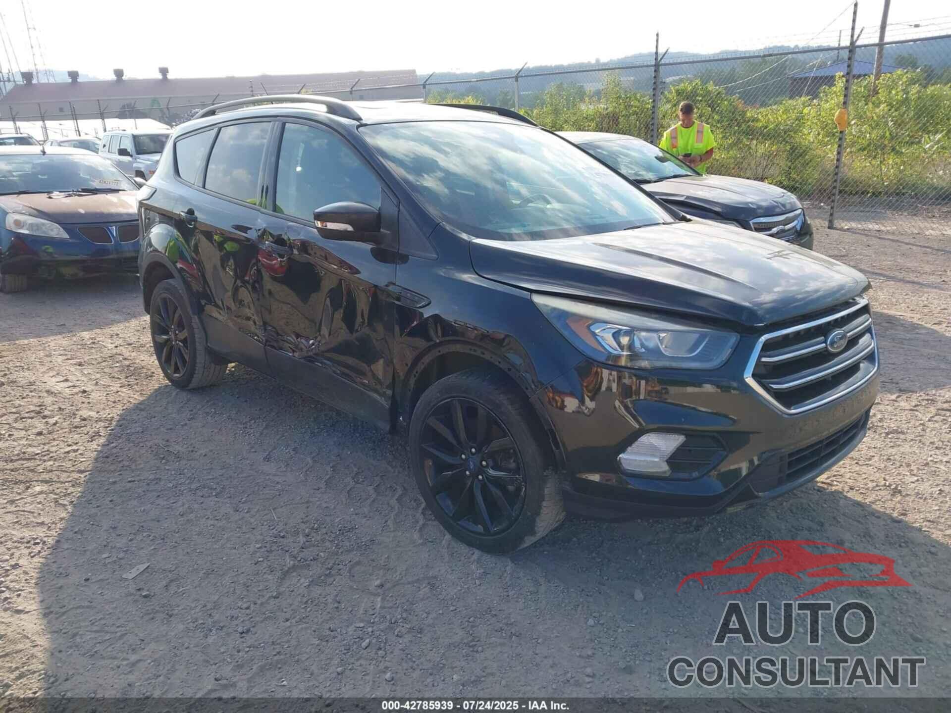FORD ESCAPE 2017 - 1FMCU9J99HUE32282