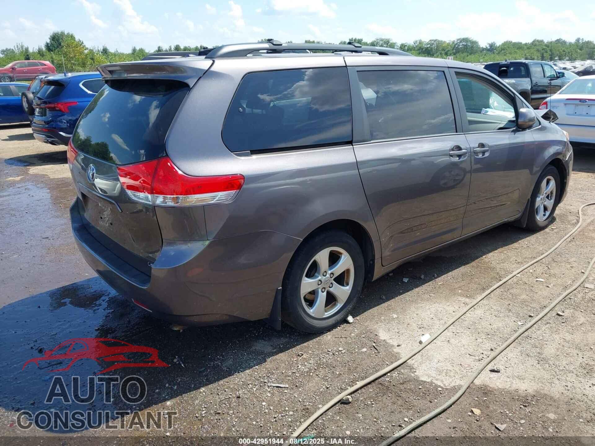 TOYOTA SIENNA 2012 - 5TDKK3DC7CS272345